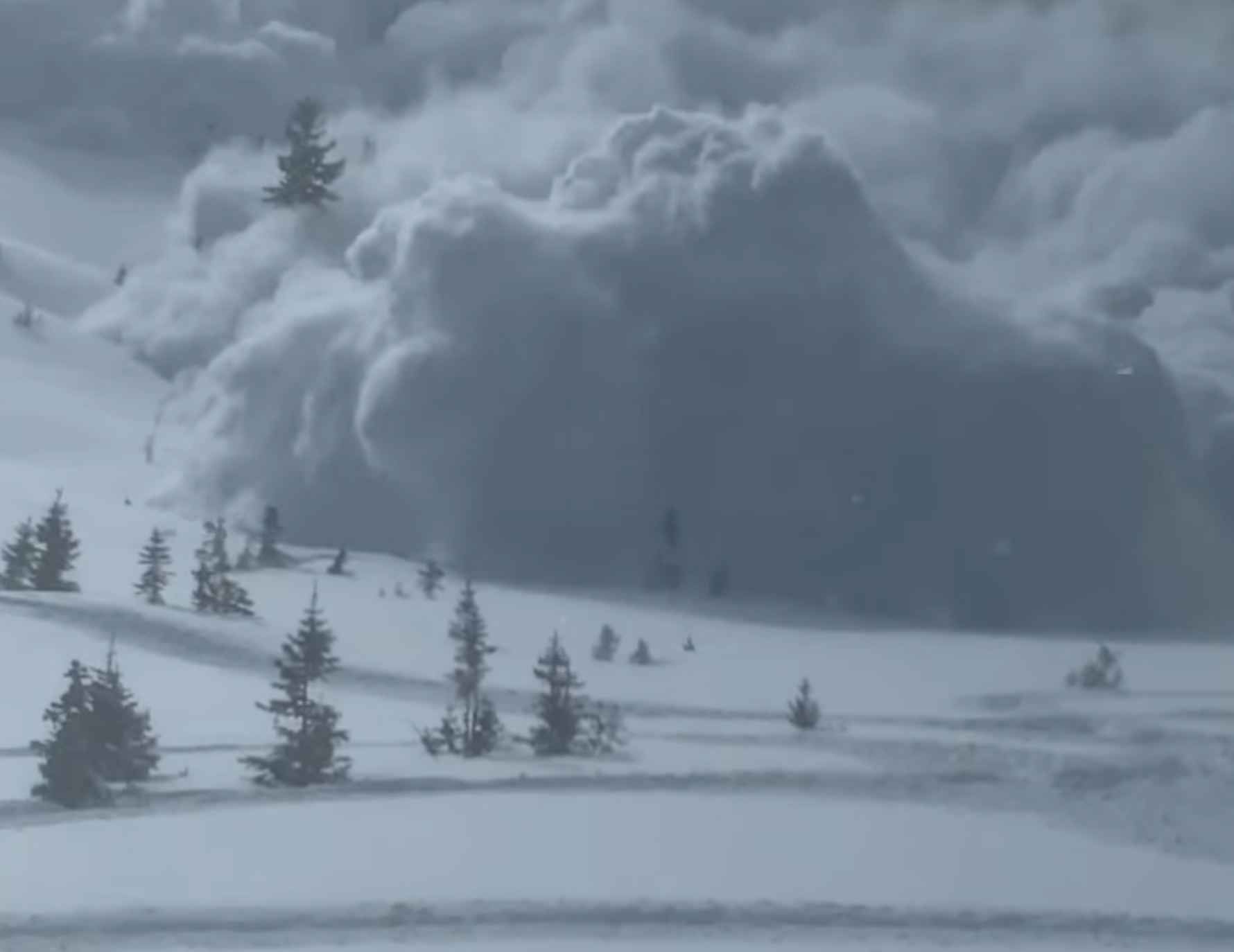 A video shows a Utah avalanche in the Uinta Mountains that caught