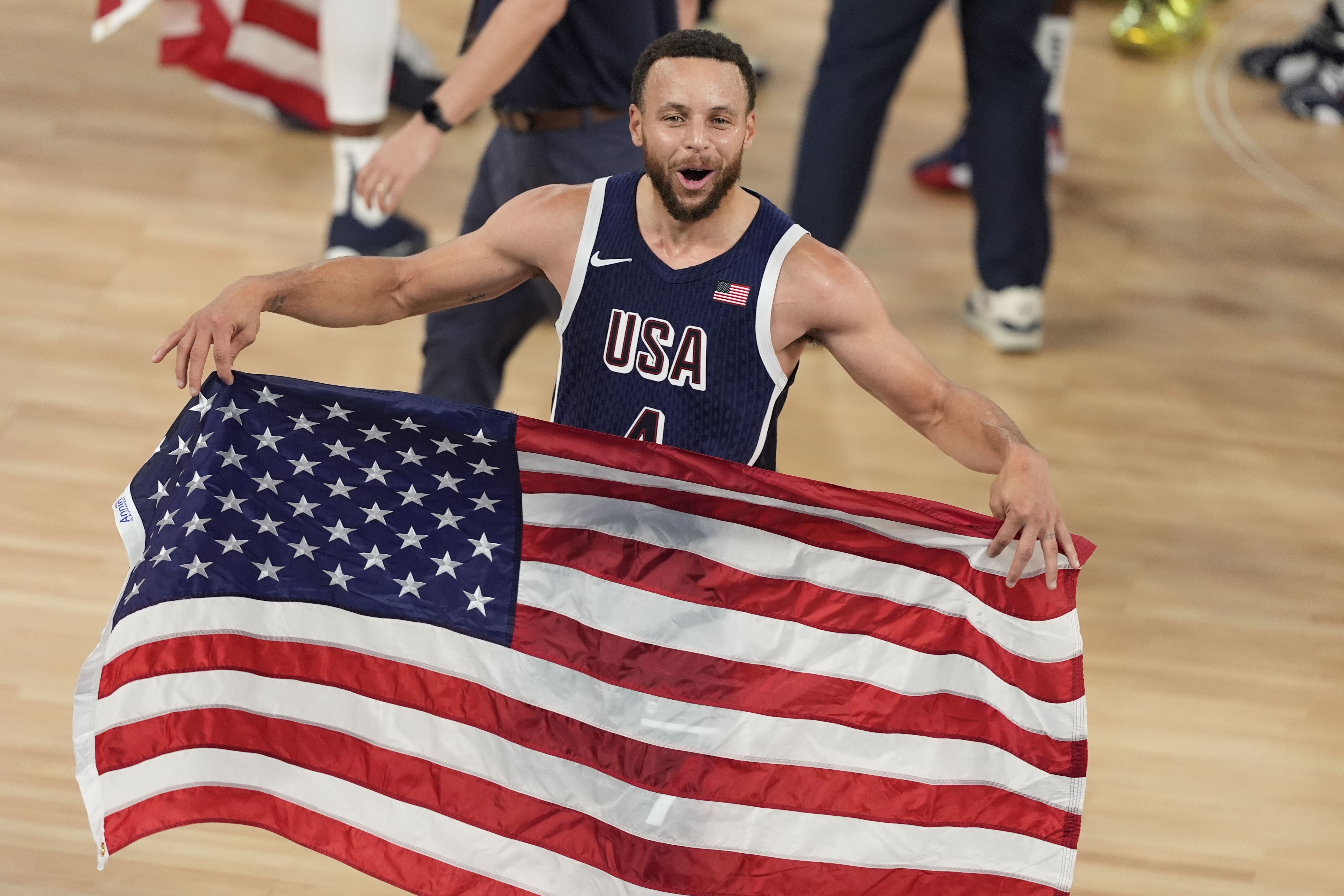 Steph Curry leads USA basketball past France for U.S. men's fifth