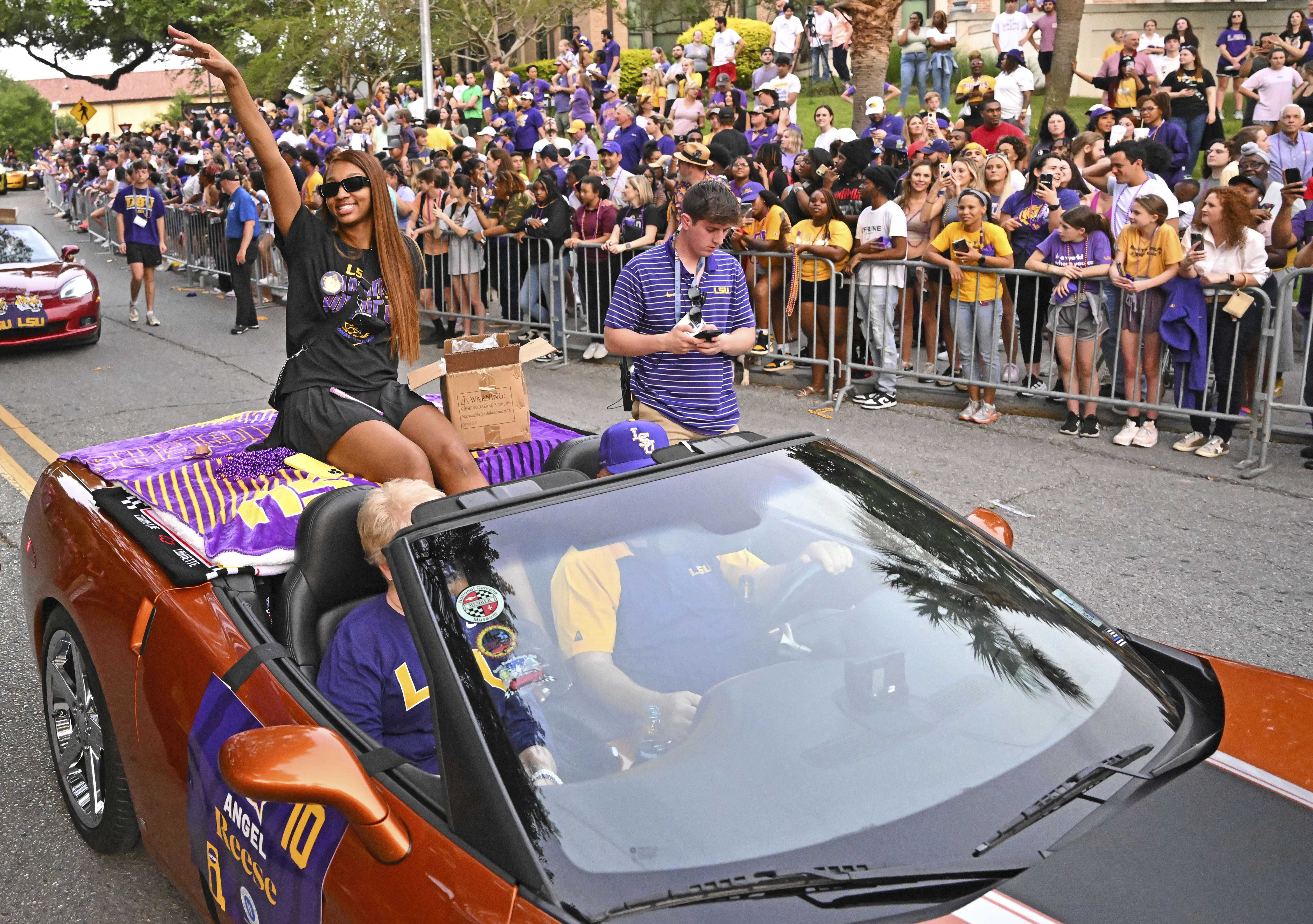 Kim Mulkey continues fashion show at LSU championship parade