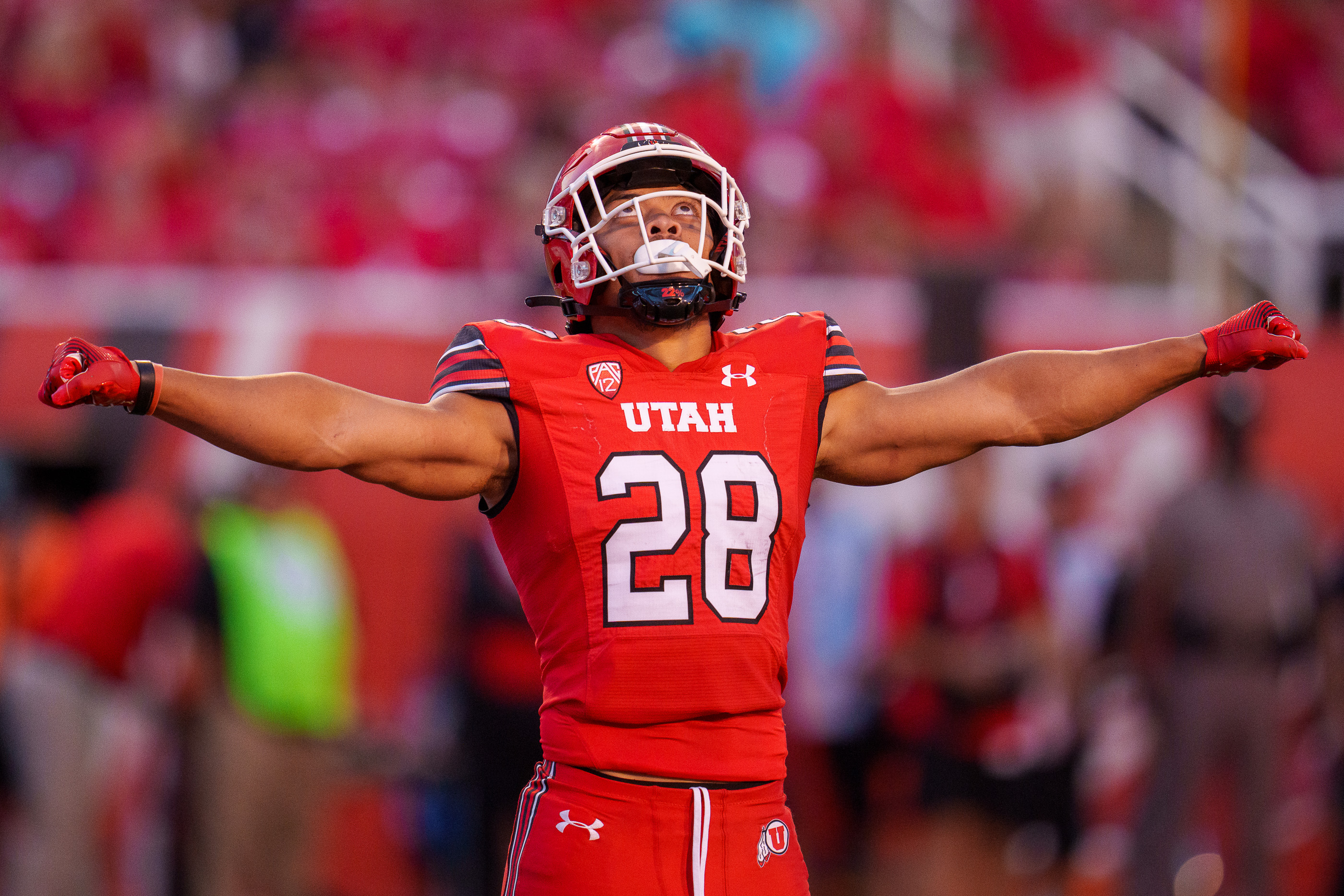 Utah's Sione Vaki will continue as a two-way player