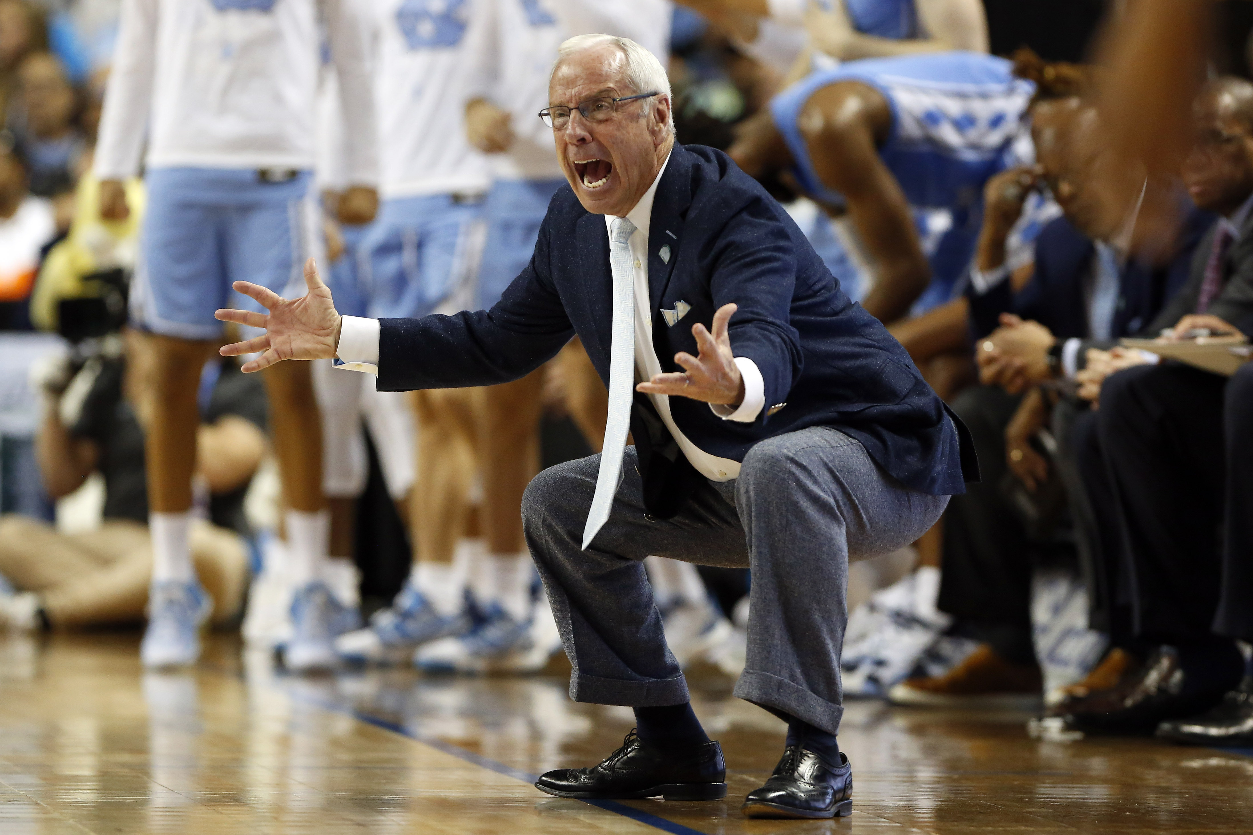 Hall of Fame college basketball coach Roy Williams retiring after 33-year  run