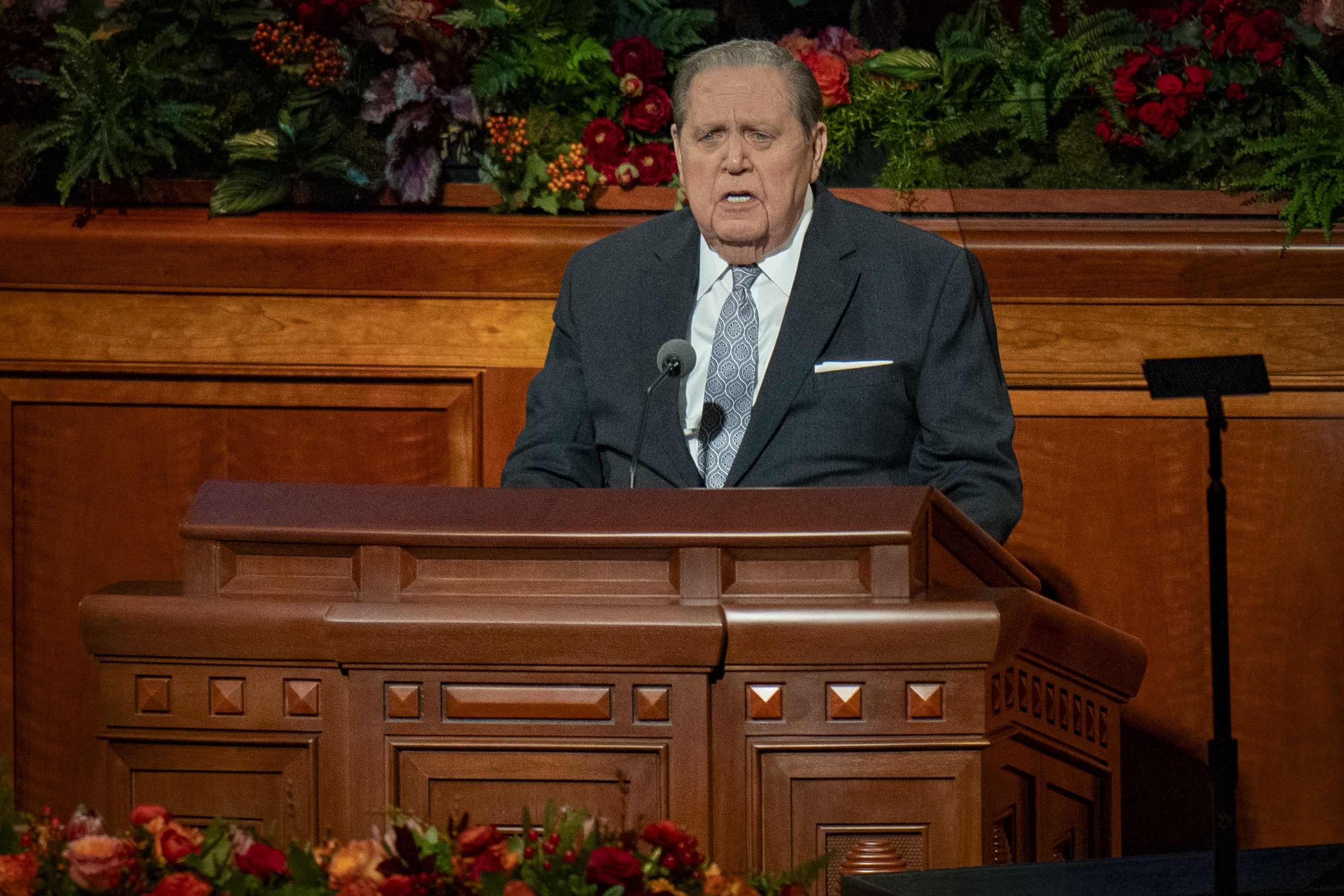 sltrib.com - LDS apostle Jeffrey R. Holland hospitalized - again
