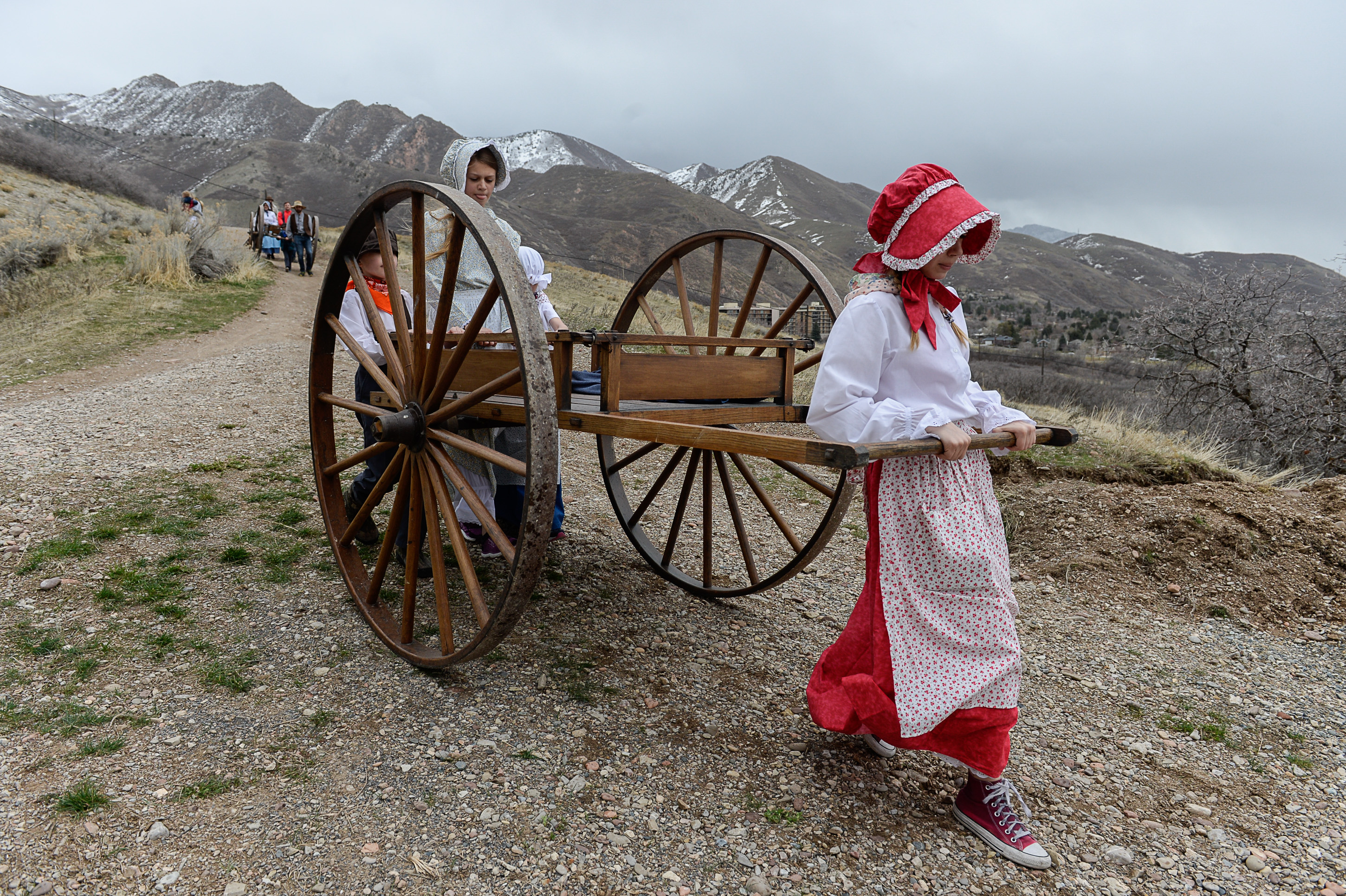 Treks give Mormon teens a taste of pioneer past, but some