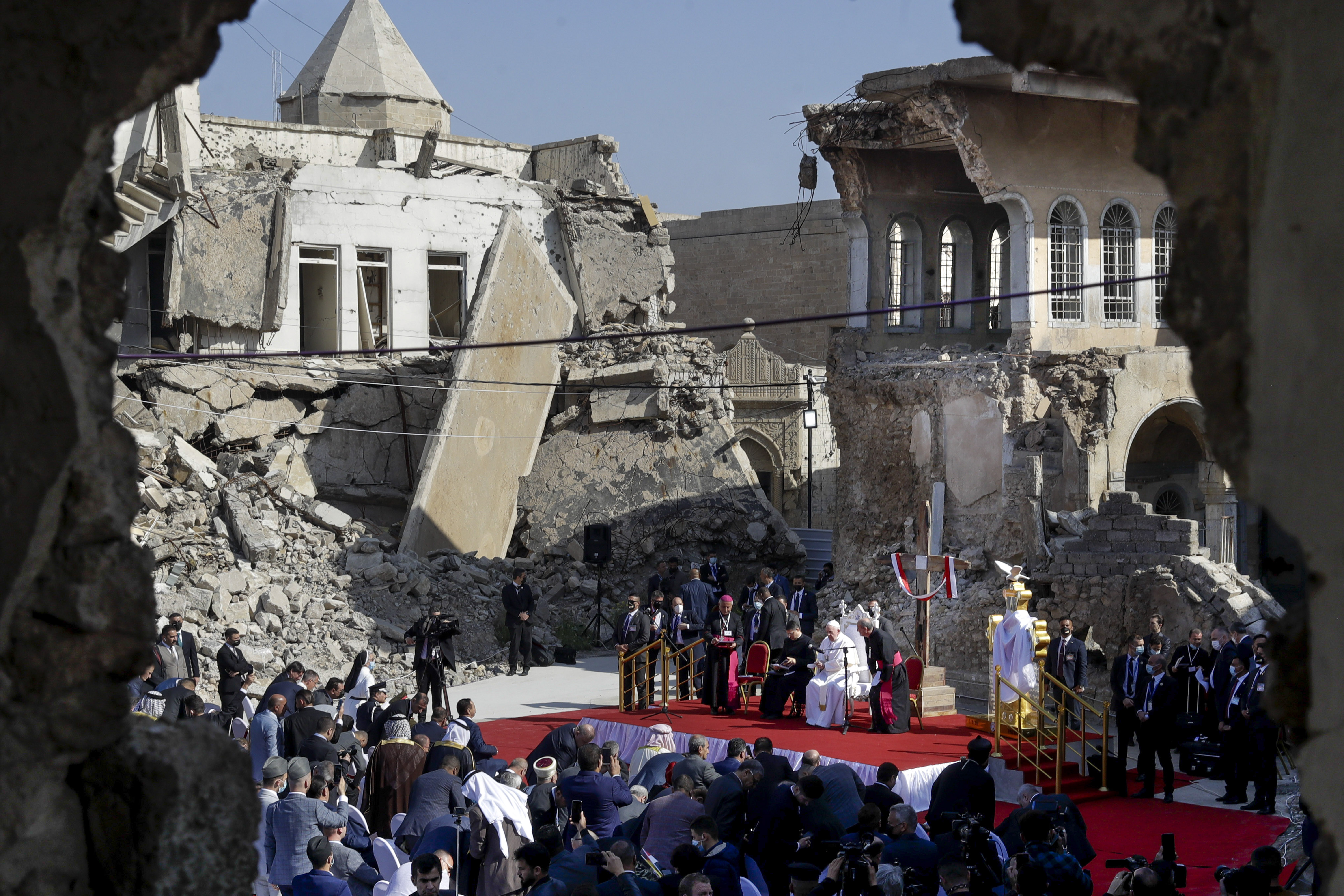 Where Muslim Extremists Ruled Pope Calls On Christians To Forgive Rebuild