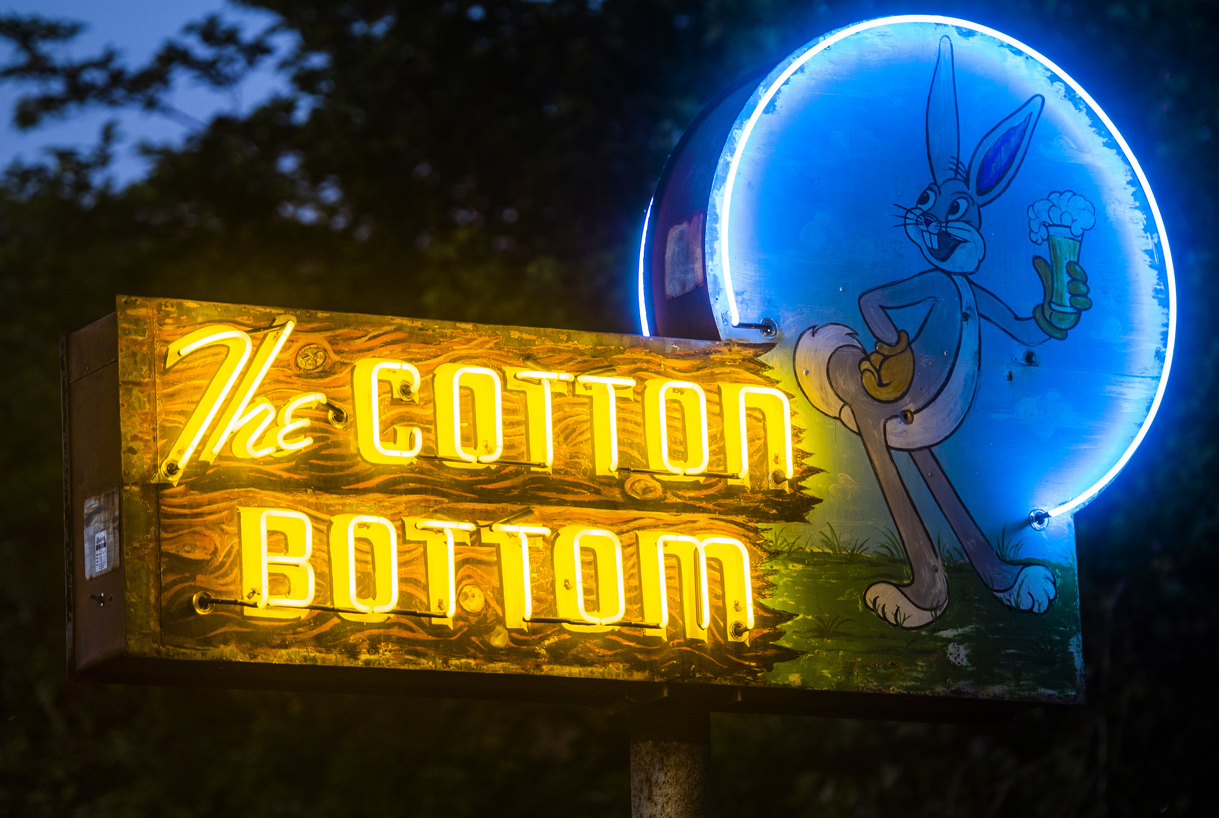 Sign at Holladay's Cotton Bottom Inn has been restored — and has working  lights for the first time in decades
