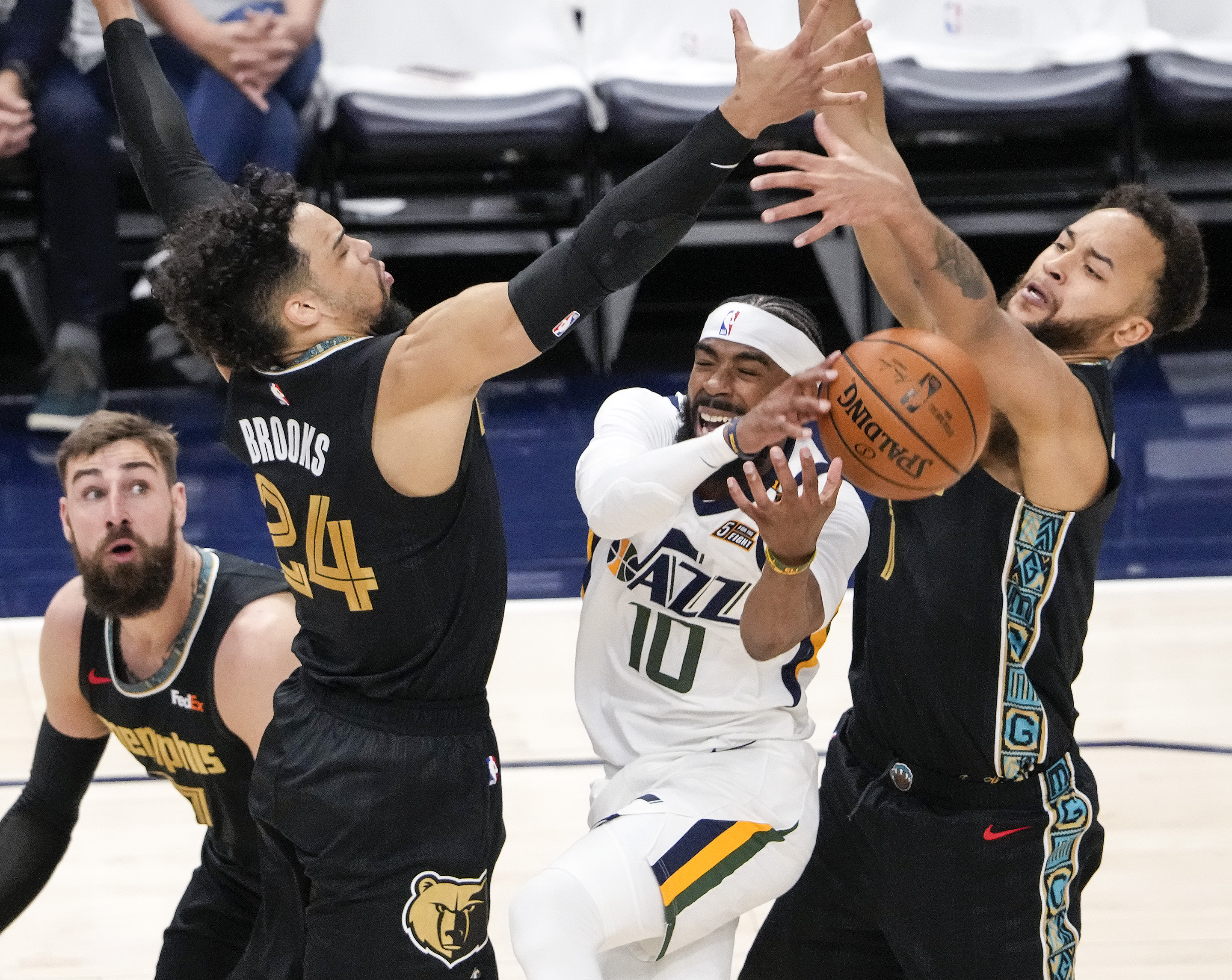 Andy Larsen: The Utah Jazz's new jerseys are awful — and clearly, the team  knows that : r/UtahJazz