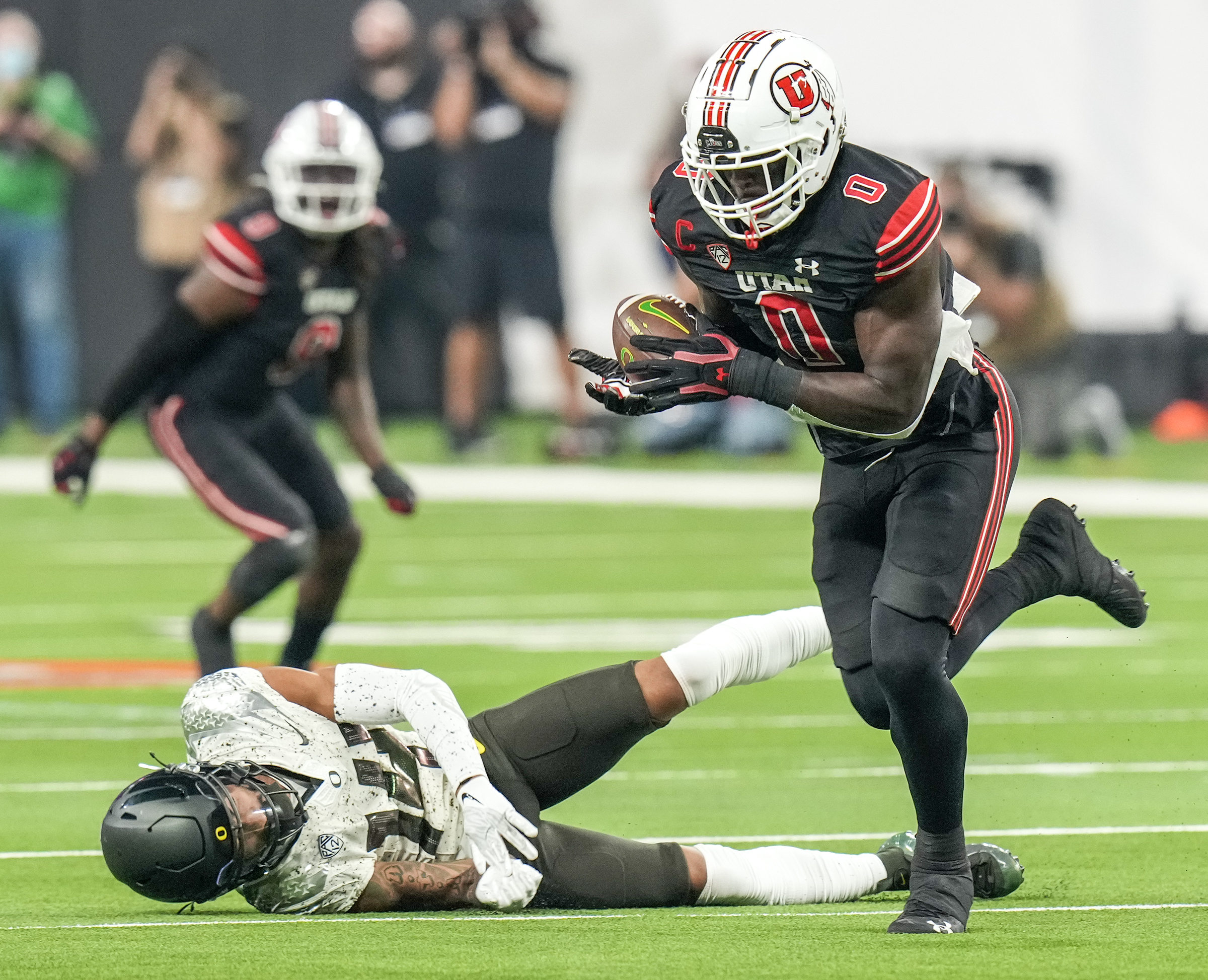 Utah linebacker Devin Lloyd ready for football after weird, unprecedented  offseason