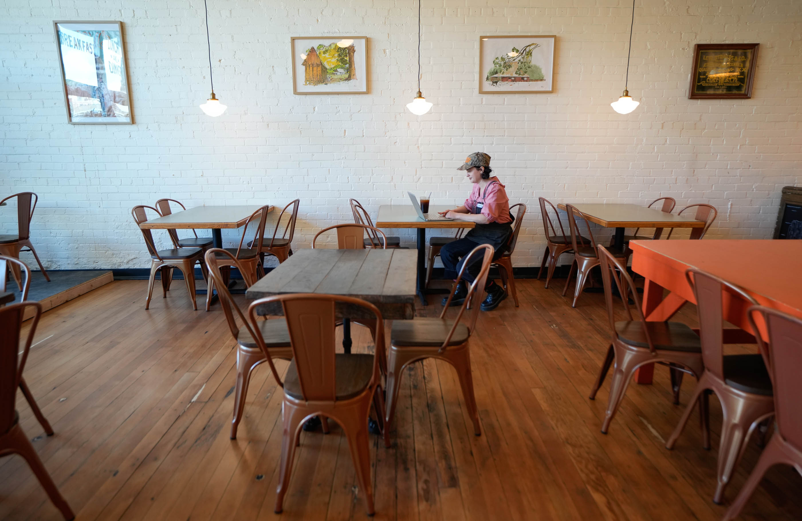 Image of empty resturant