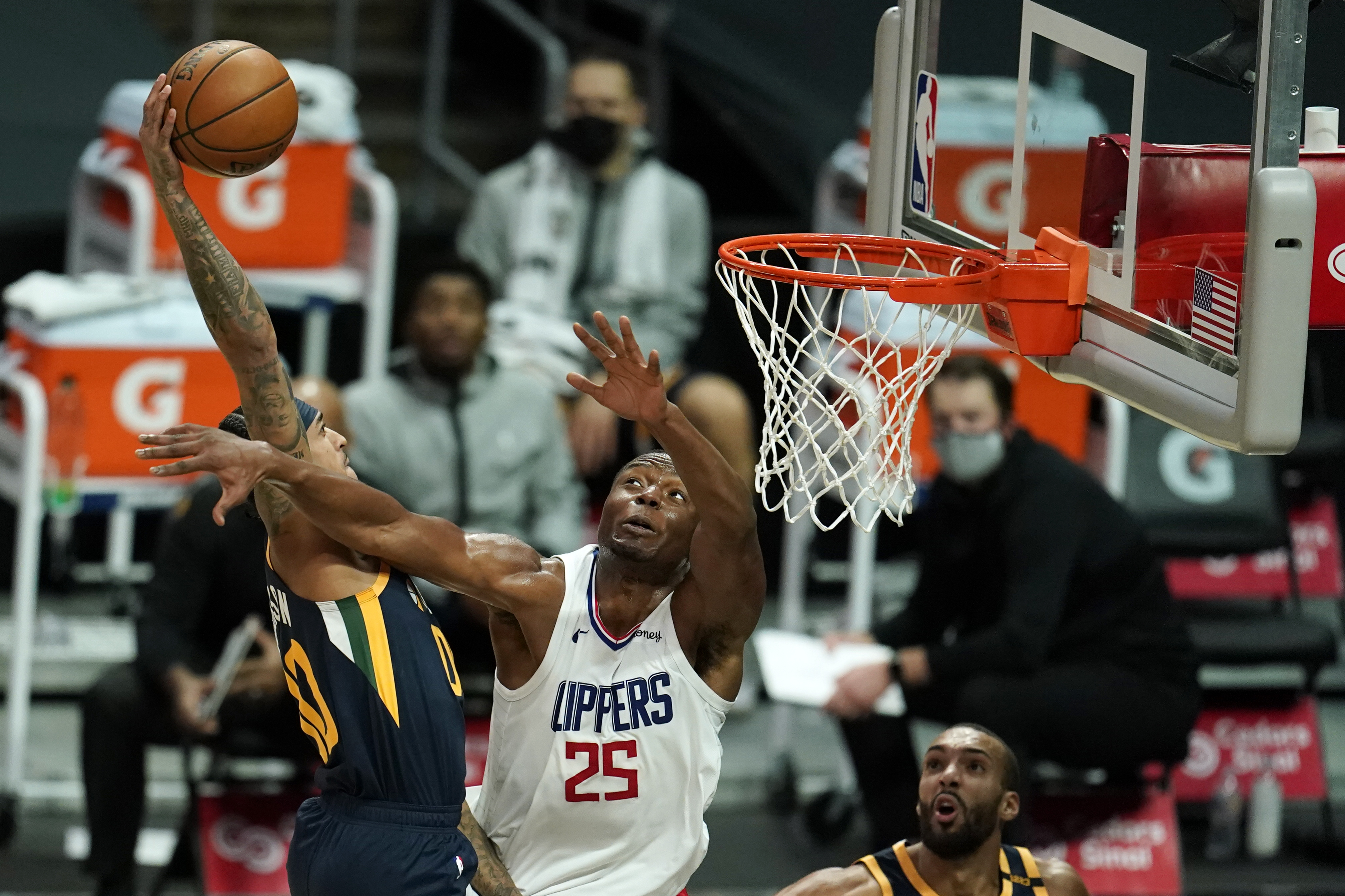 Utah Jazz Sizzle From The Outside Rout L A Clippers 125 105 To End Preseason