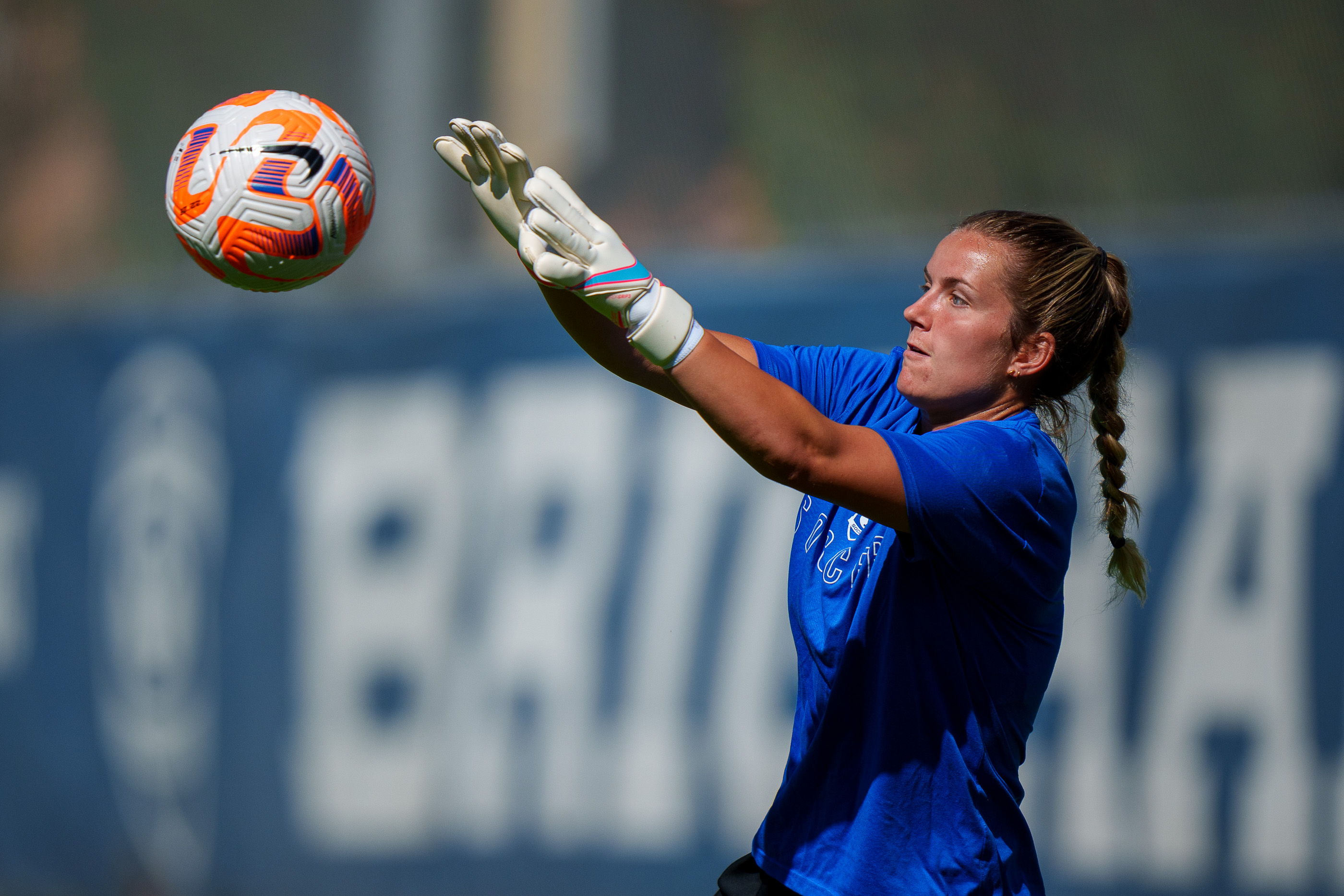 I hate US sports. The women's football team is making it more difficult, Football