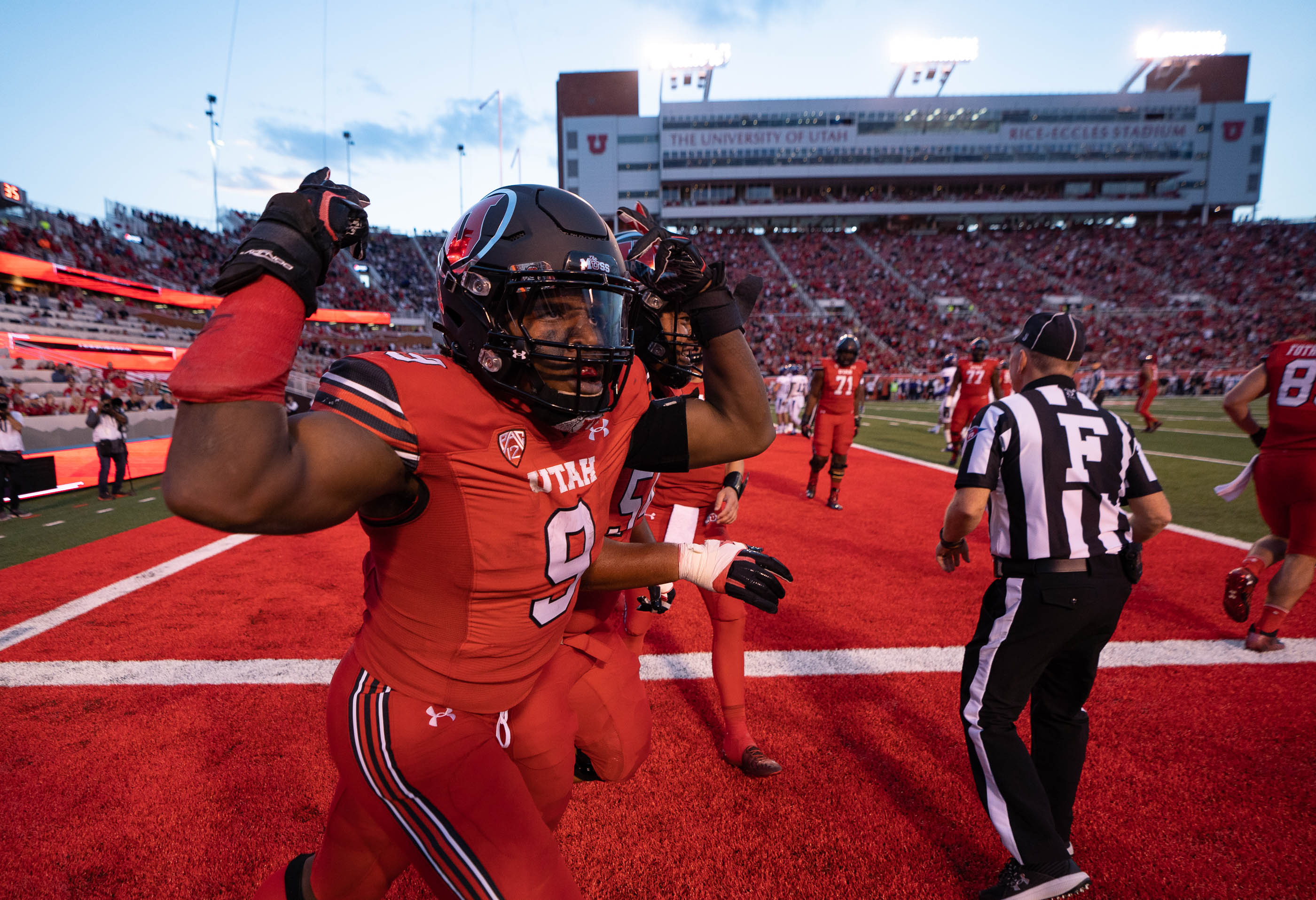 Former Weber State Star Opens TNF With Big Touchdown Catch