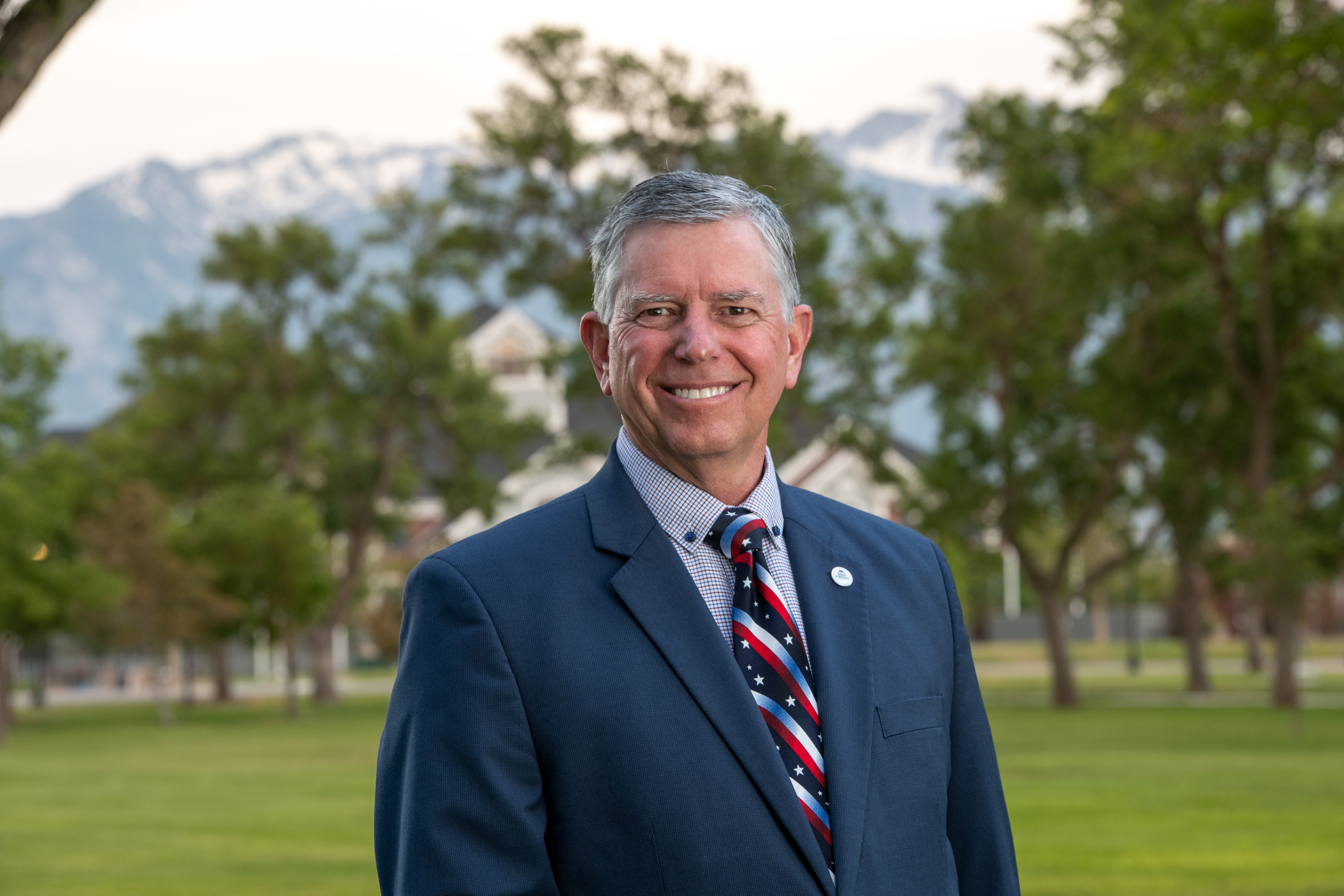 West Jordan mayor grabs big lead in early election returns