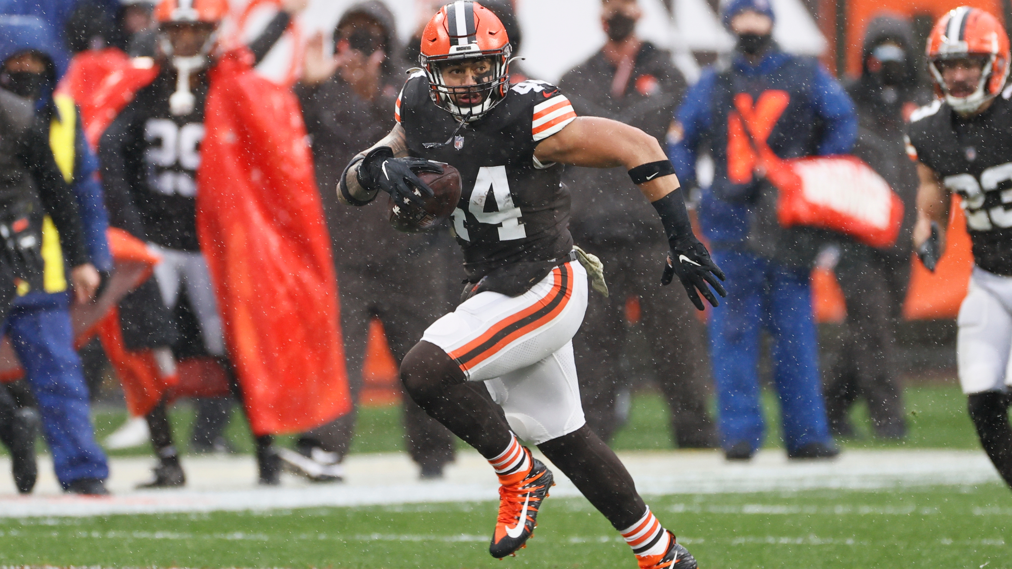 Former BYU linebacker Sione Takitaki scores on 50-yard pick-six for Browns