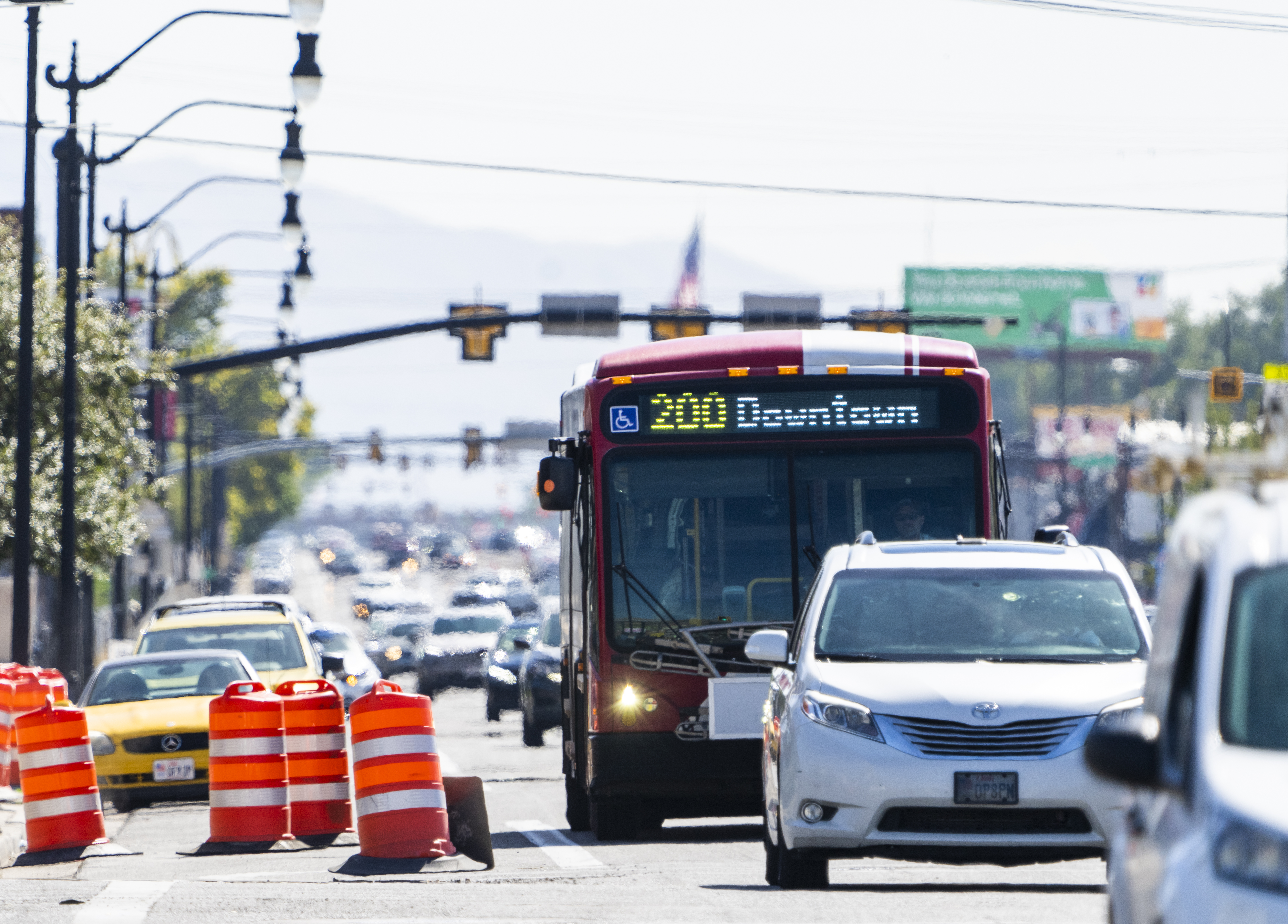 Bus rolls into retirement with ring - Deseret News