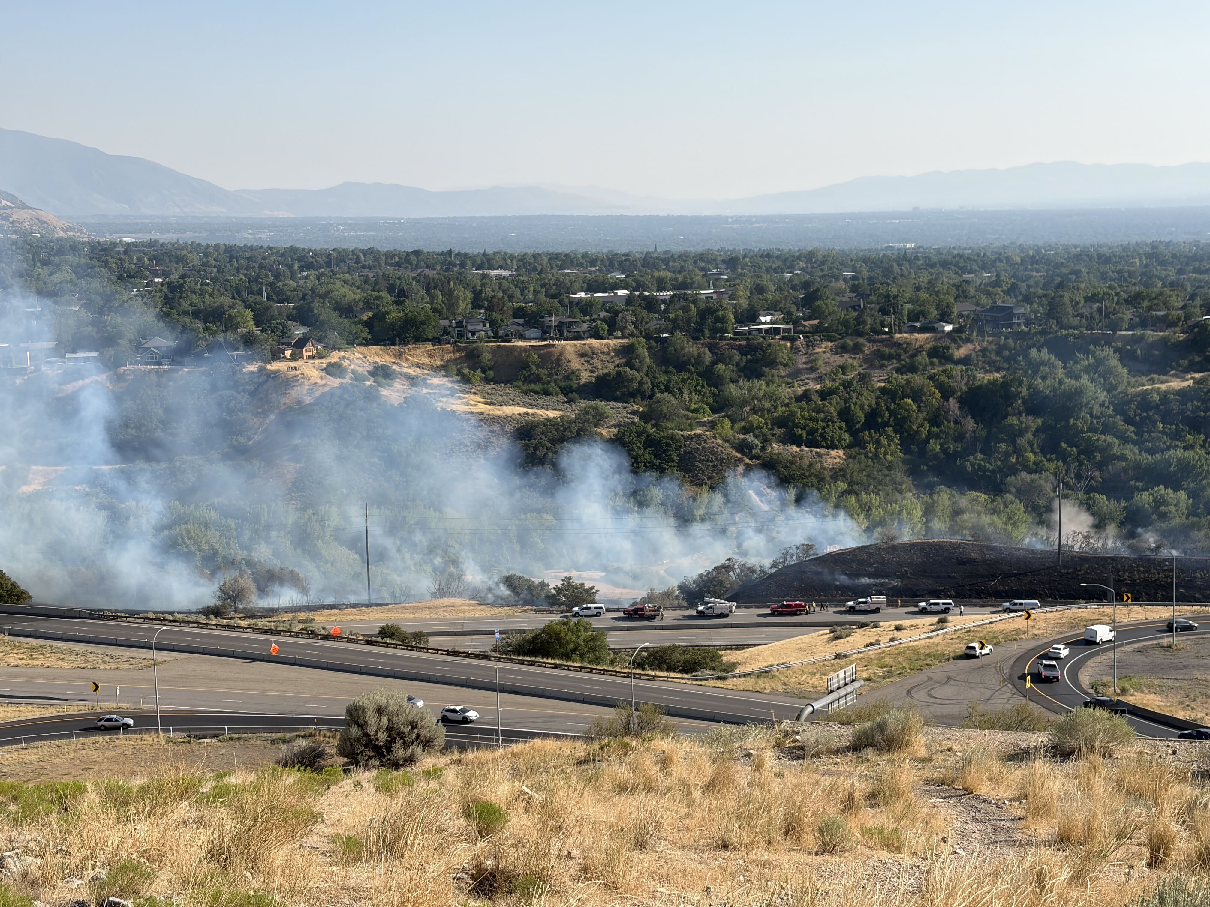 スポーツ選手 fire I-80 fire: Flames in Salt Lake City near Parleys Canyon disrupt