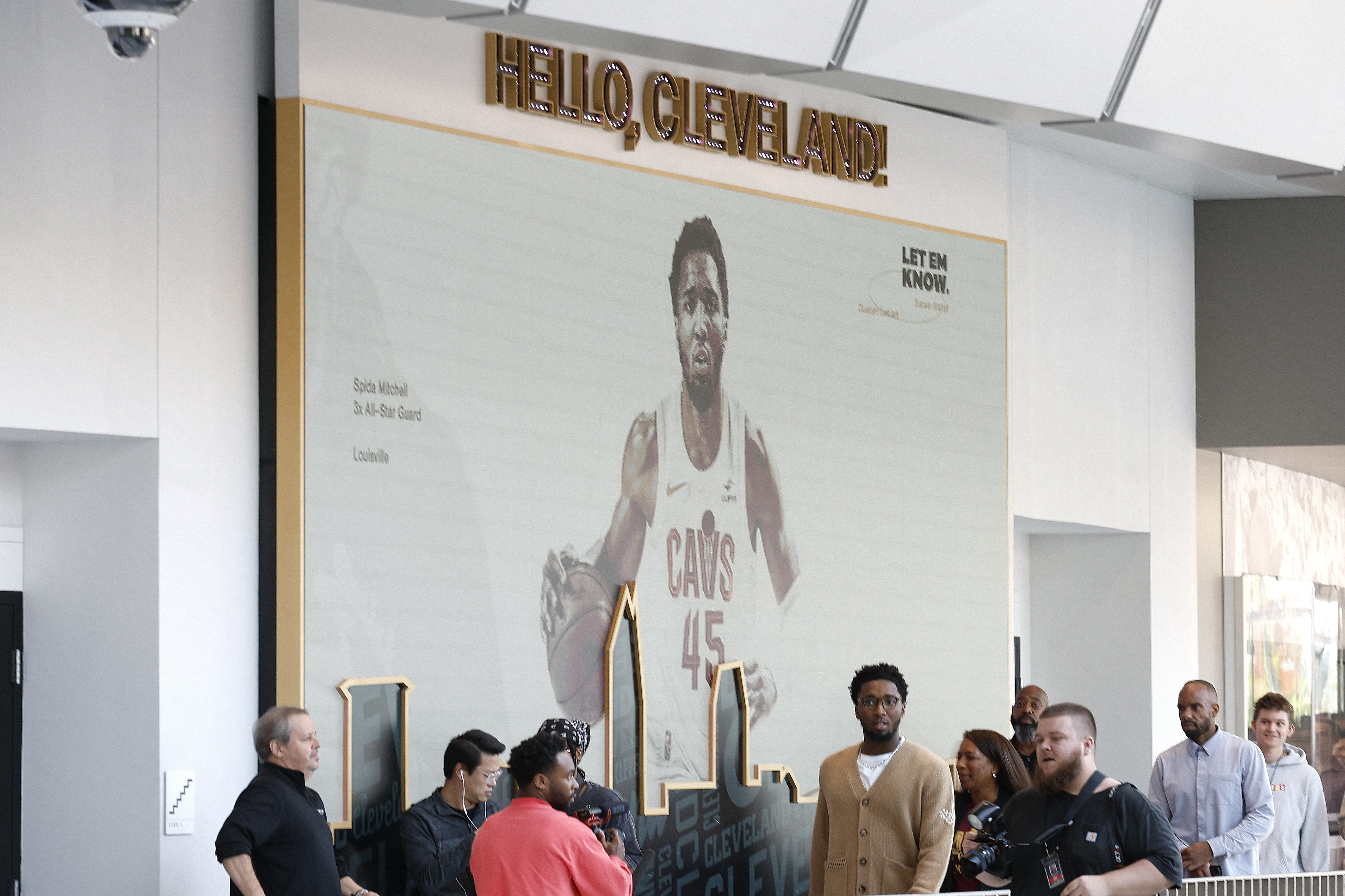 Cavaliers' Donovan Mitchell embraced the Browns the moment he arrived in  Cleveland. It hasn't gone unnoticed by players 