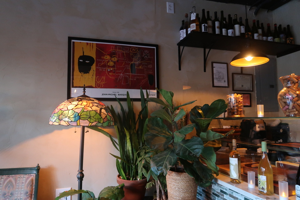 The hidden galleries of Symposium and Sipsteria