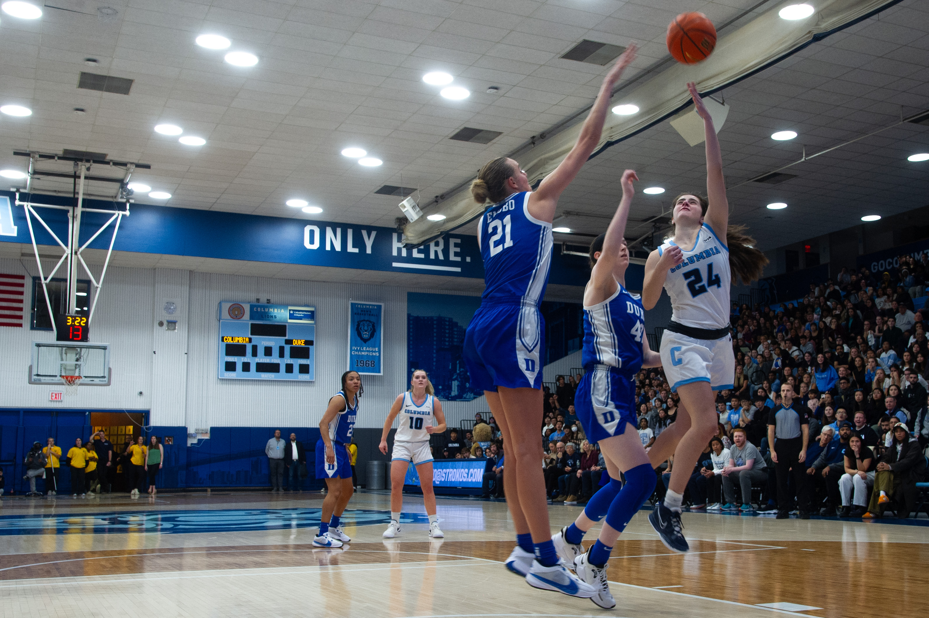 Women's basketball falls to Florida in buzzer-beater, routs Northeastern at  home