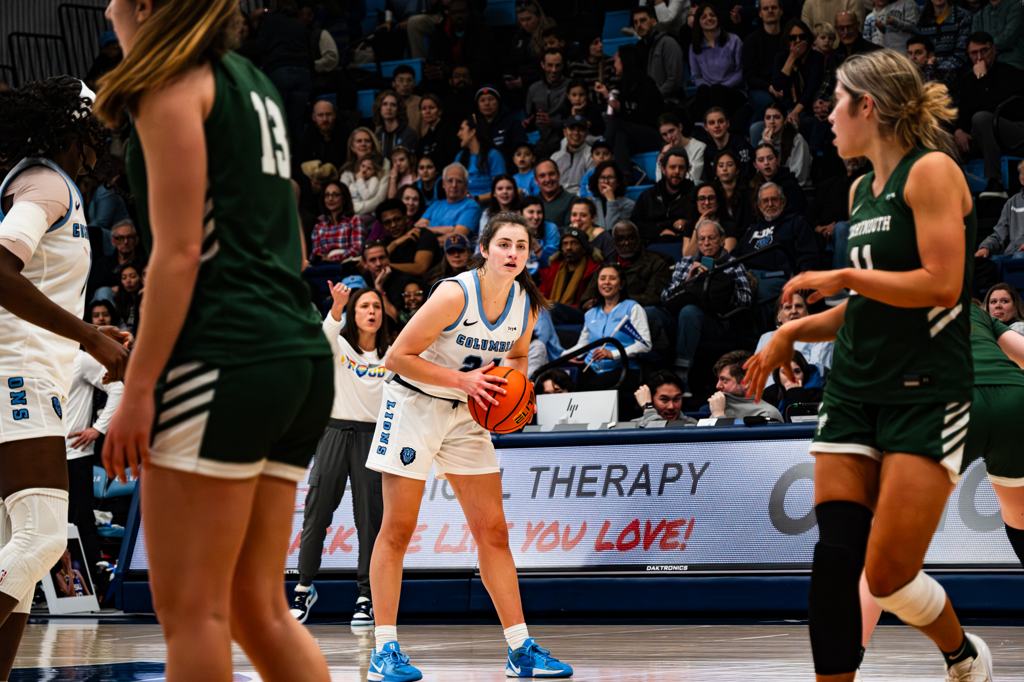 Weiss all the way: Riley Weiss scores 40 points, breaking women’s