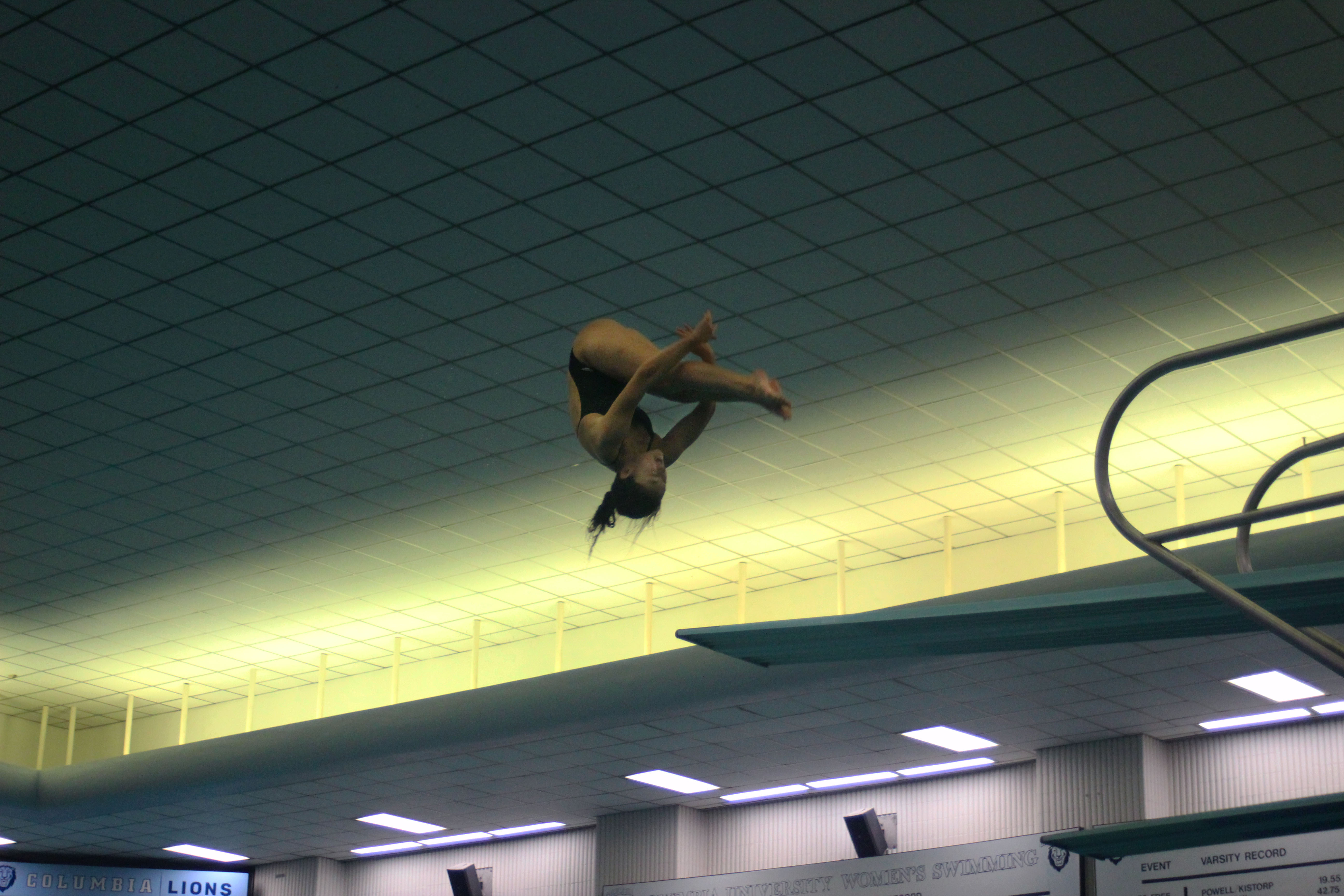 women-s-swimming-and-diving-crushes-dartmouth-202-98