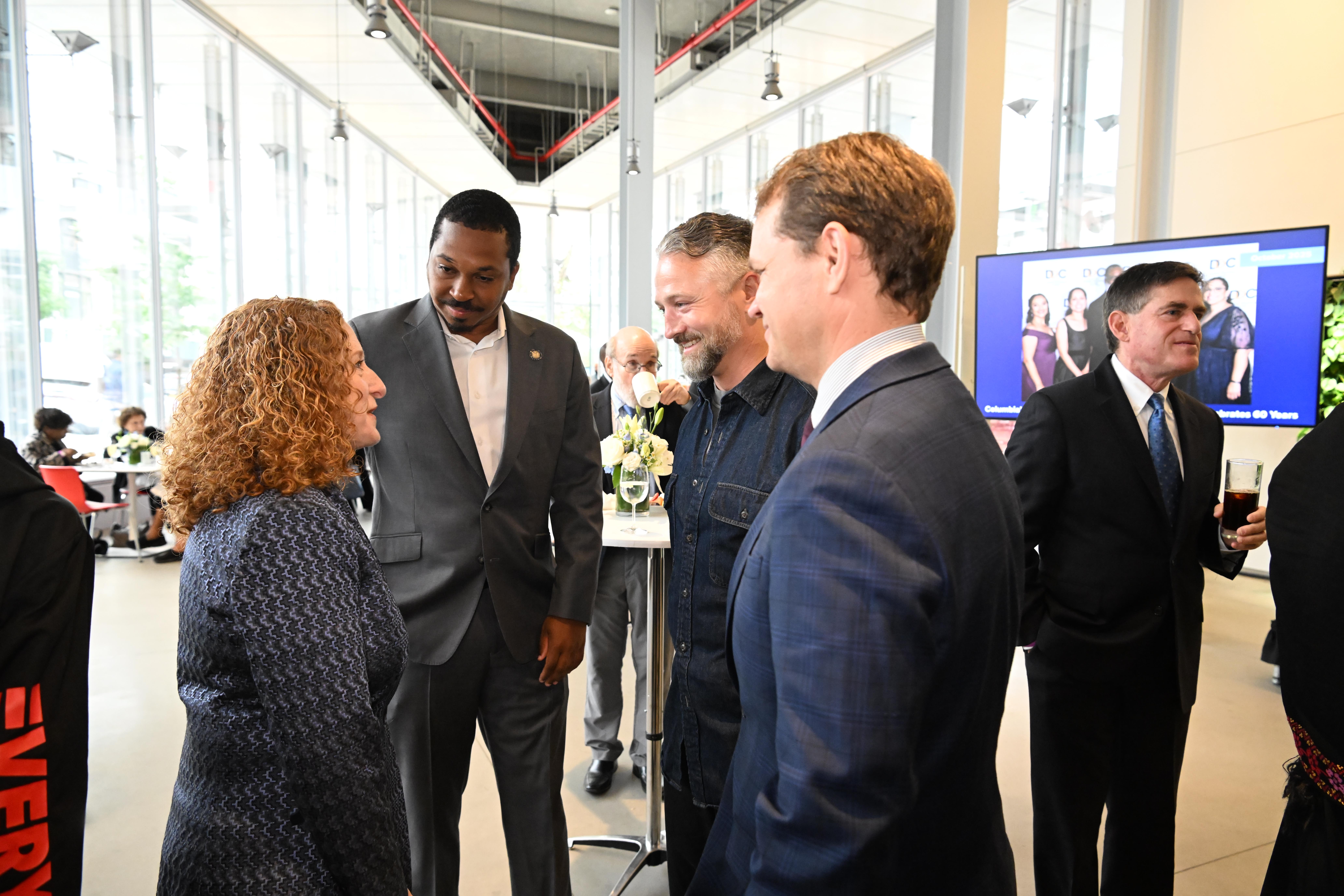 Mnookin commits to examining gate closures at breakfast event with West Harlem community members
