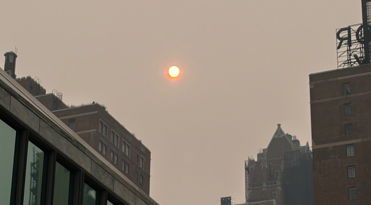 Smoky skies blanket West Harlem, residents advised to stay indoors and wear masks