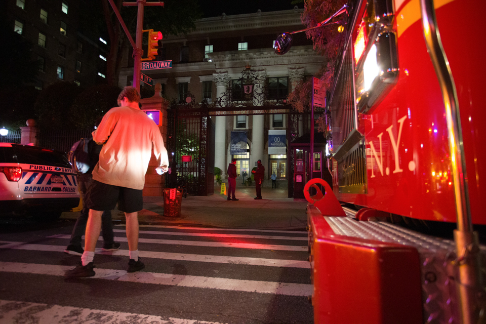 Fire breaks out in Barnard Quad, hundreds evacuate