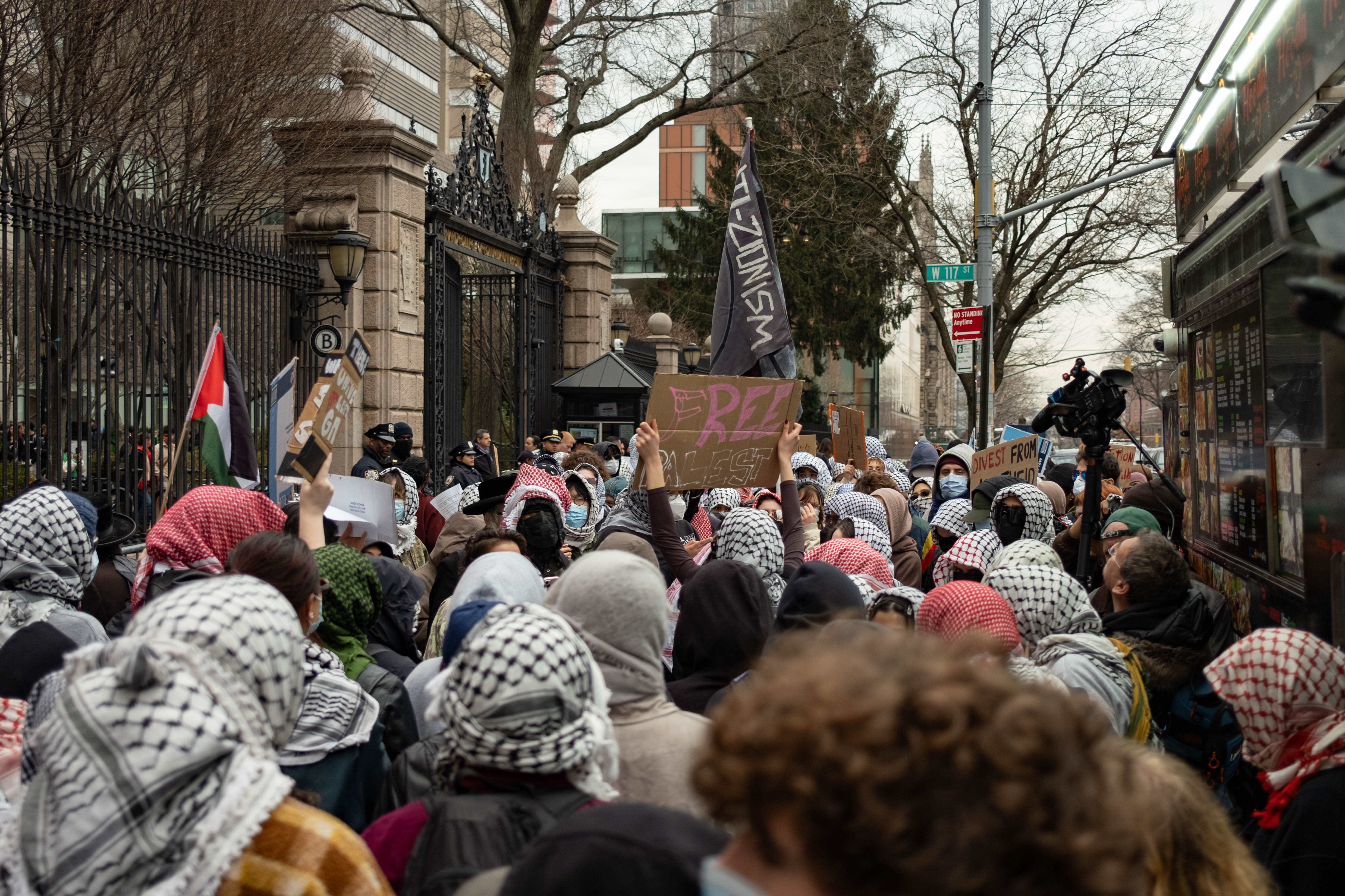 Protesters Demand Pro-Palestinian protesters picket outside Barnard, demand reversal of ...