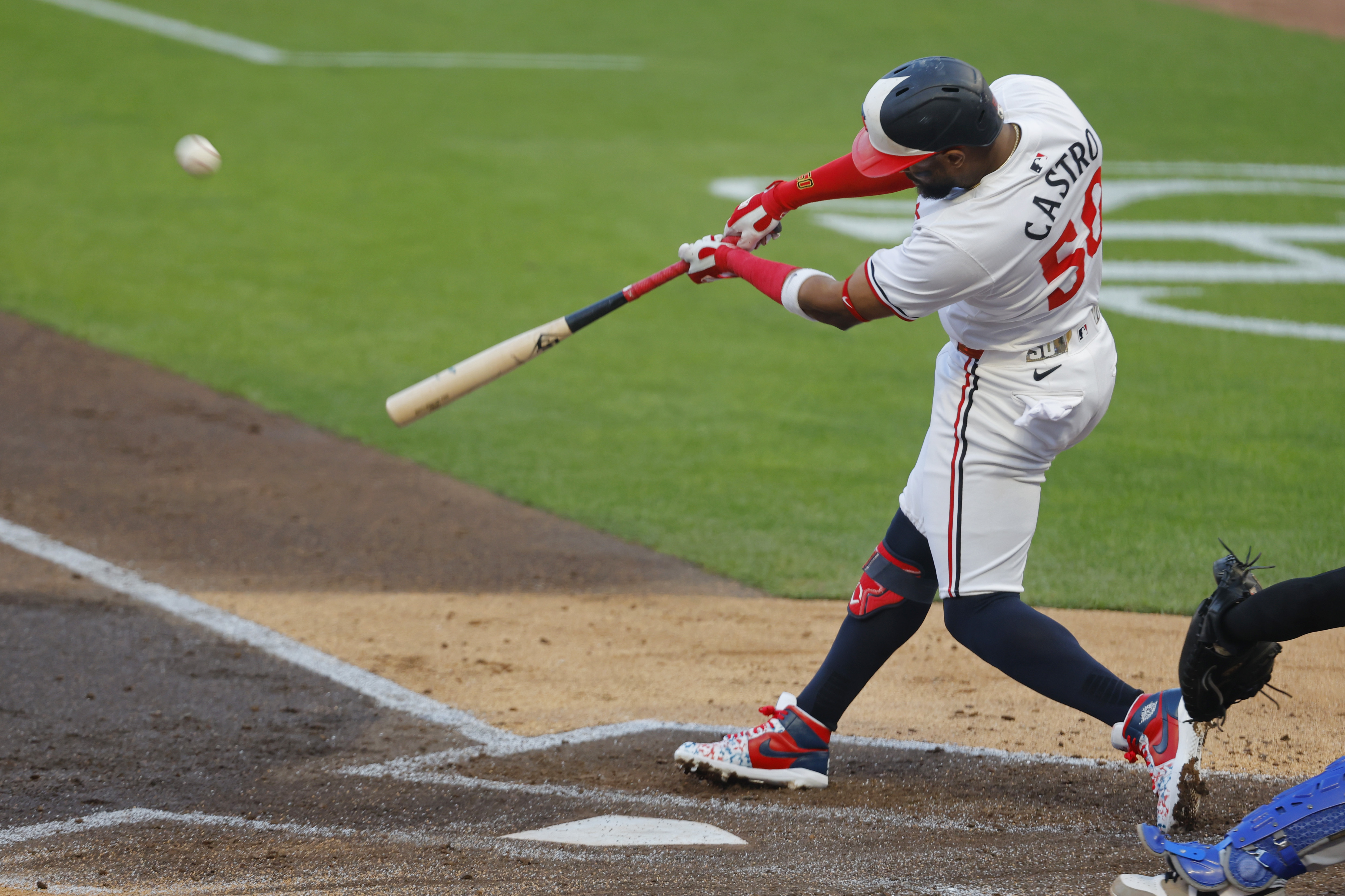 Twins beat Royals 8-3, but Byron Buxton is eliminated