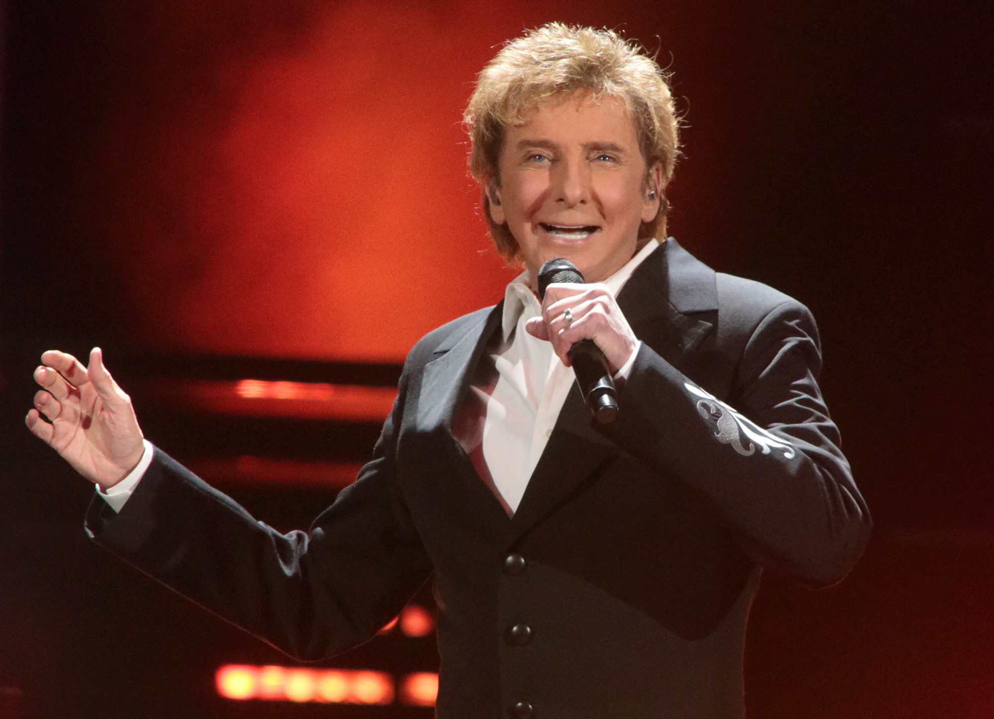 Like Mick Jagger, Barry Manilow still going strong at age 81