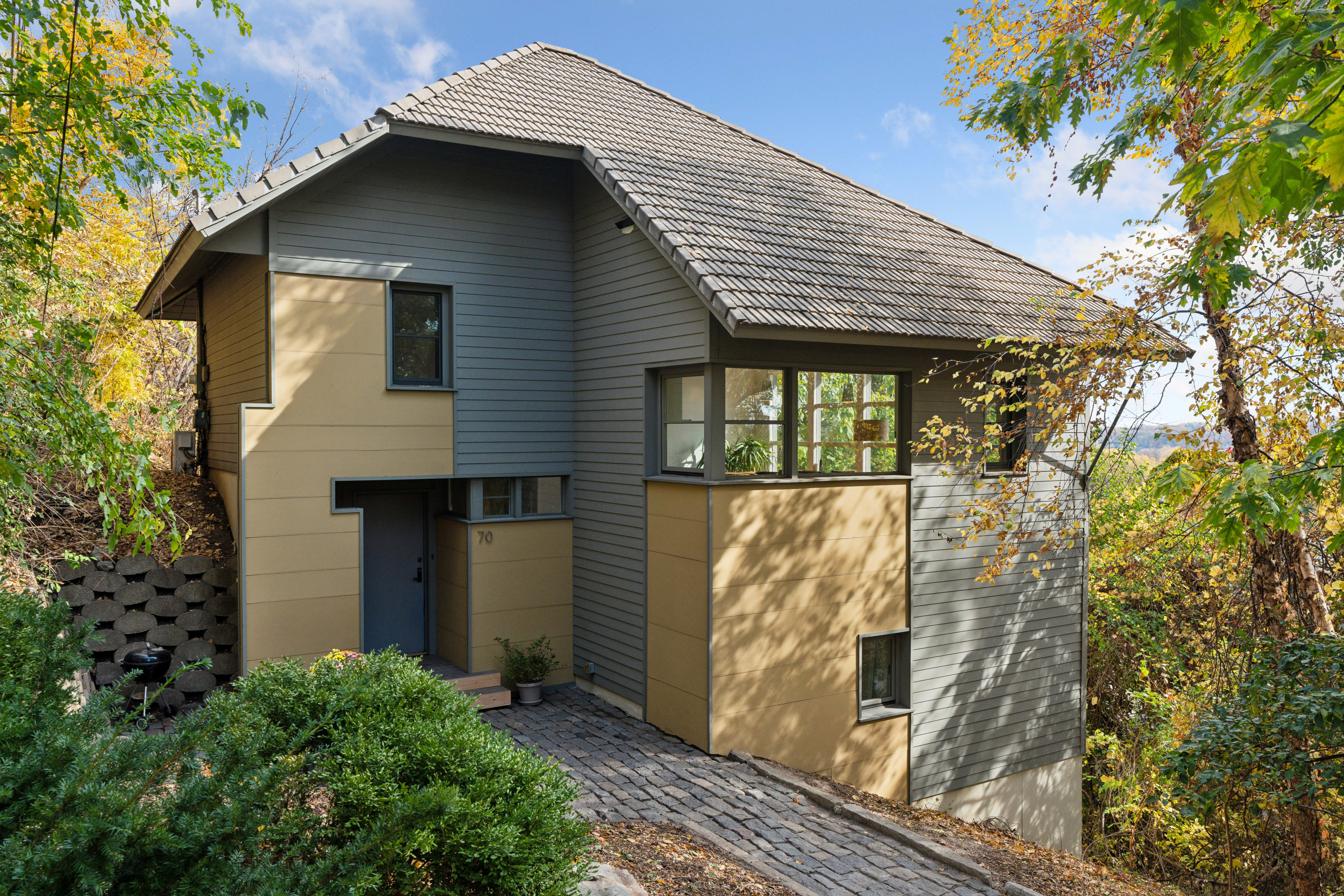 View-rich Summit Hill house built along 77-step stairway lists for