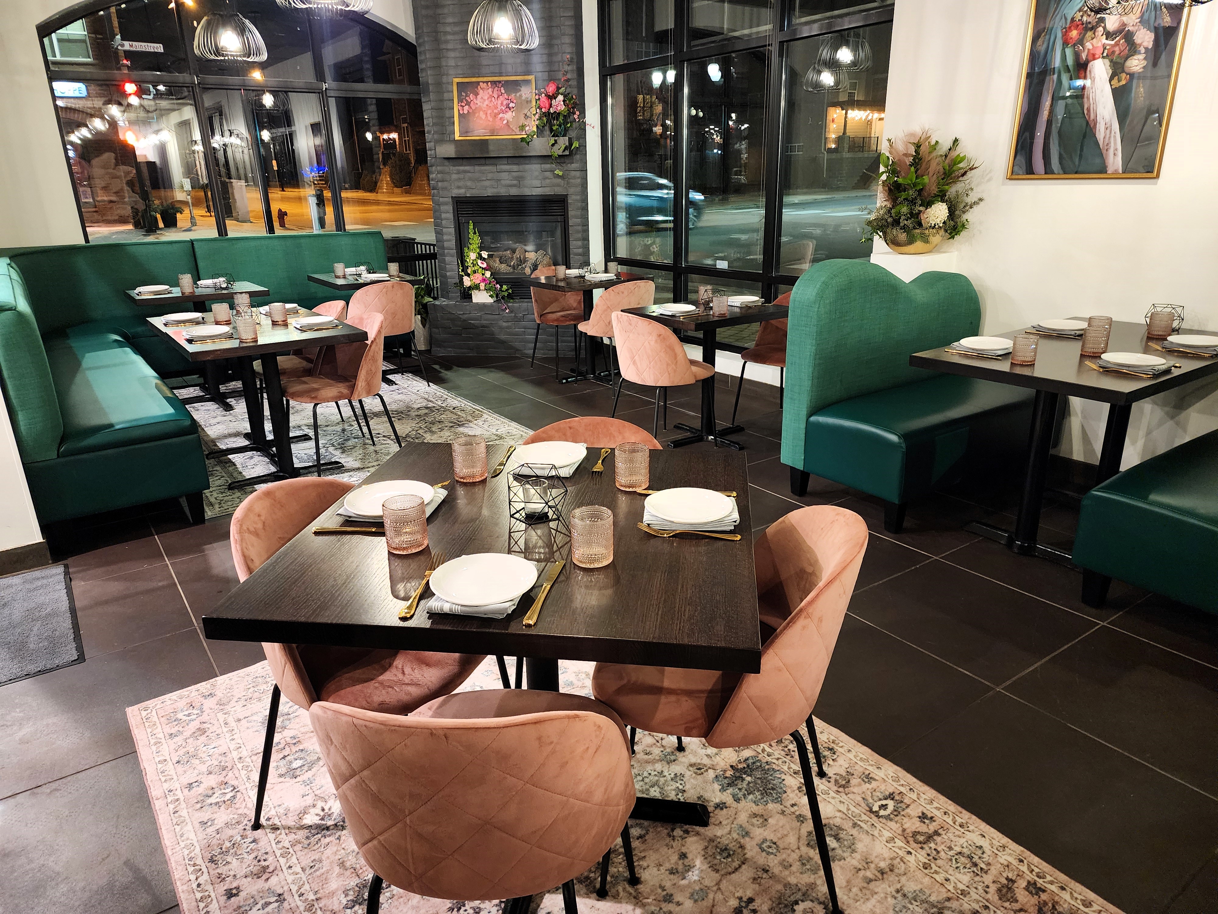 Pink Ivy Kitchen and Bar