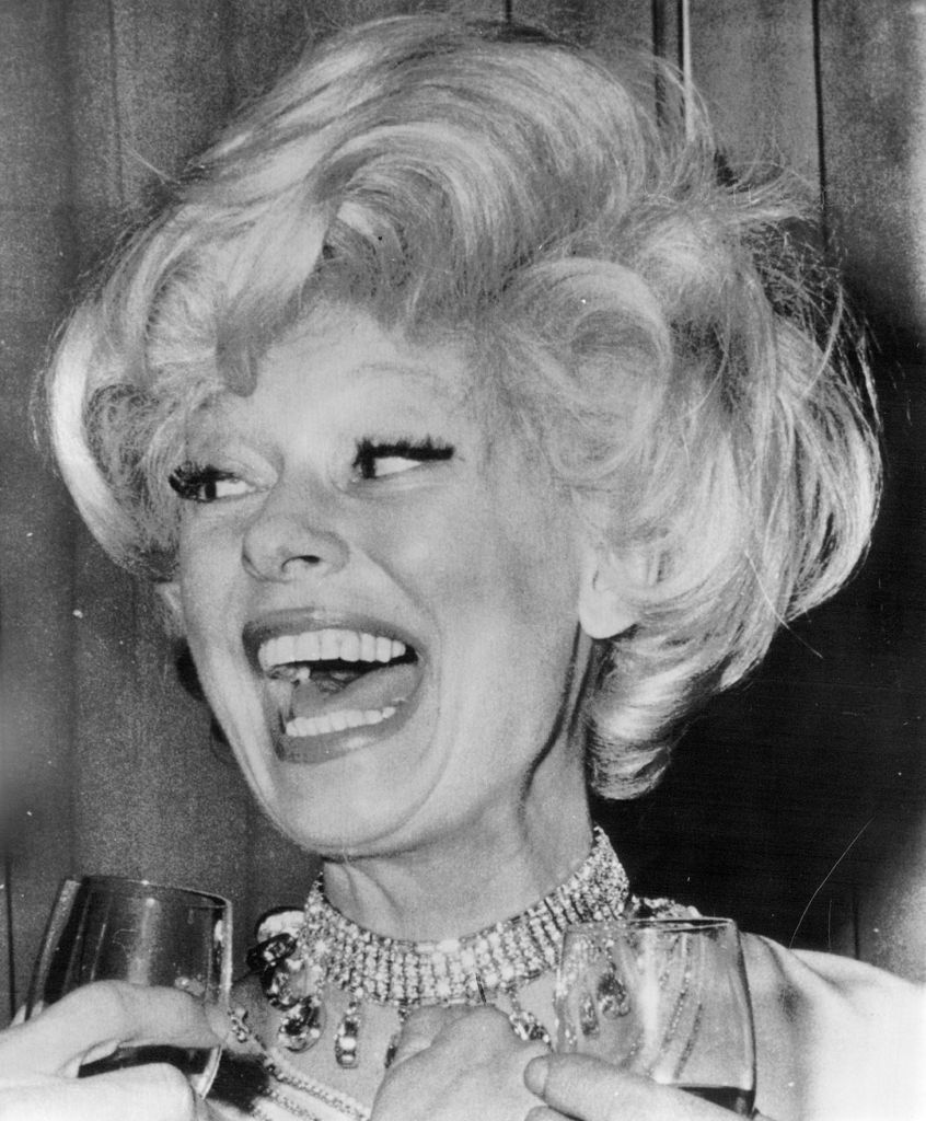 Effervescent 'Hello, Dolly!' icon Carol Channing mourned, image size:846x1024