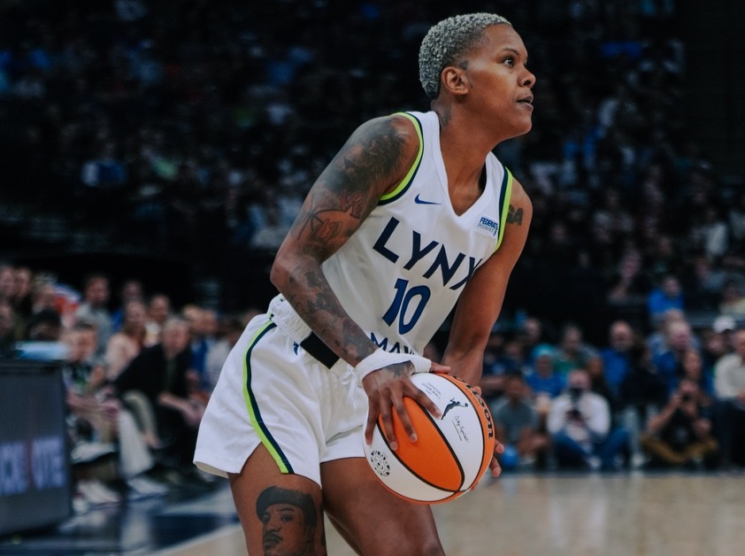 リンクスがエースを87-74で破り、WNBAディフェンディングチャンピオンとのシリーズを制す