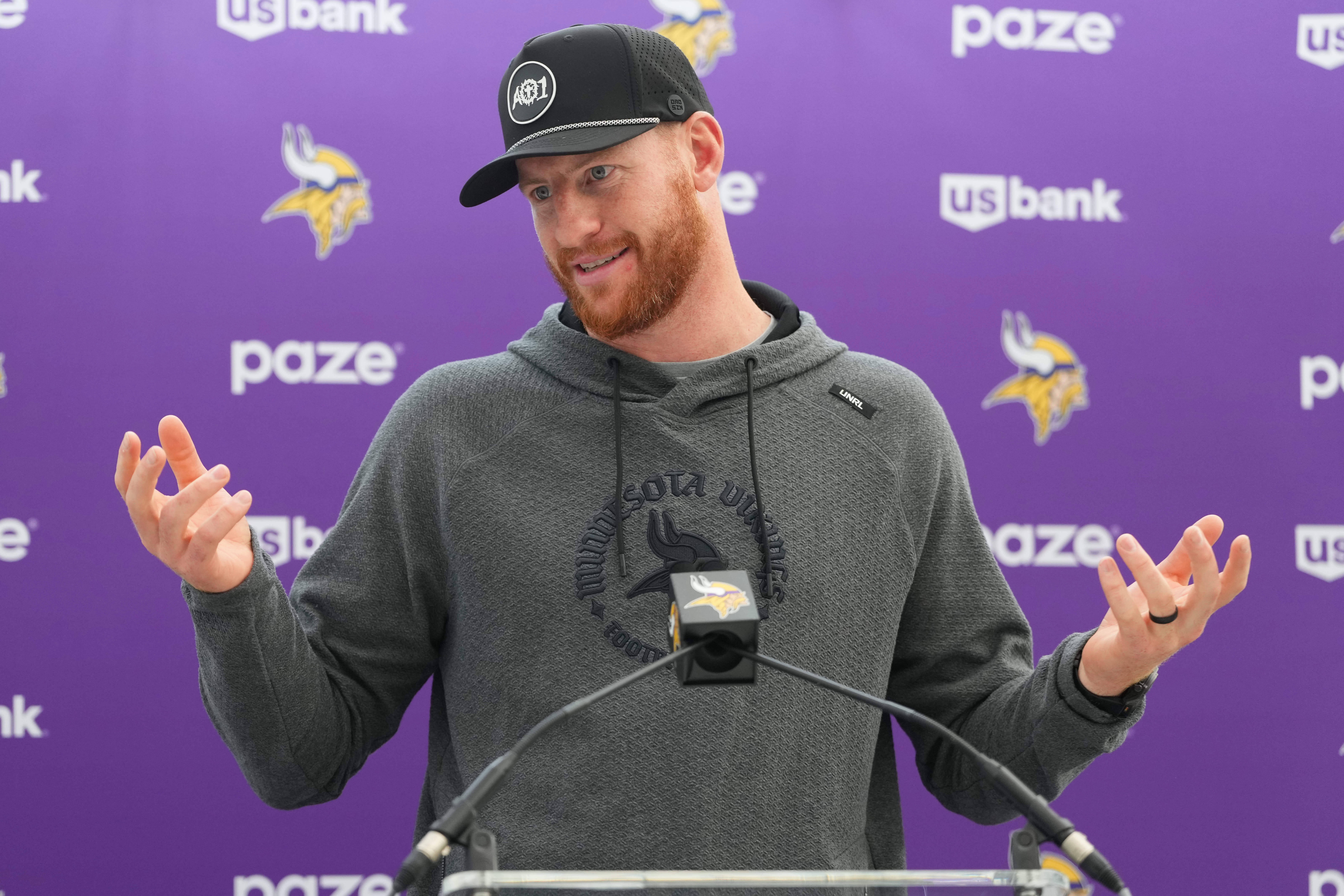 Vikings QBs Carson Wentz, J.J. McCarthy helping each other