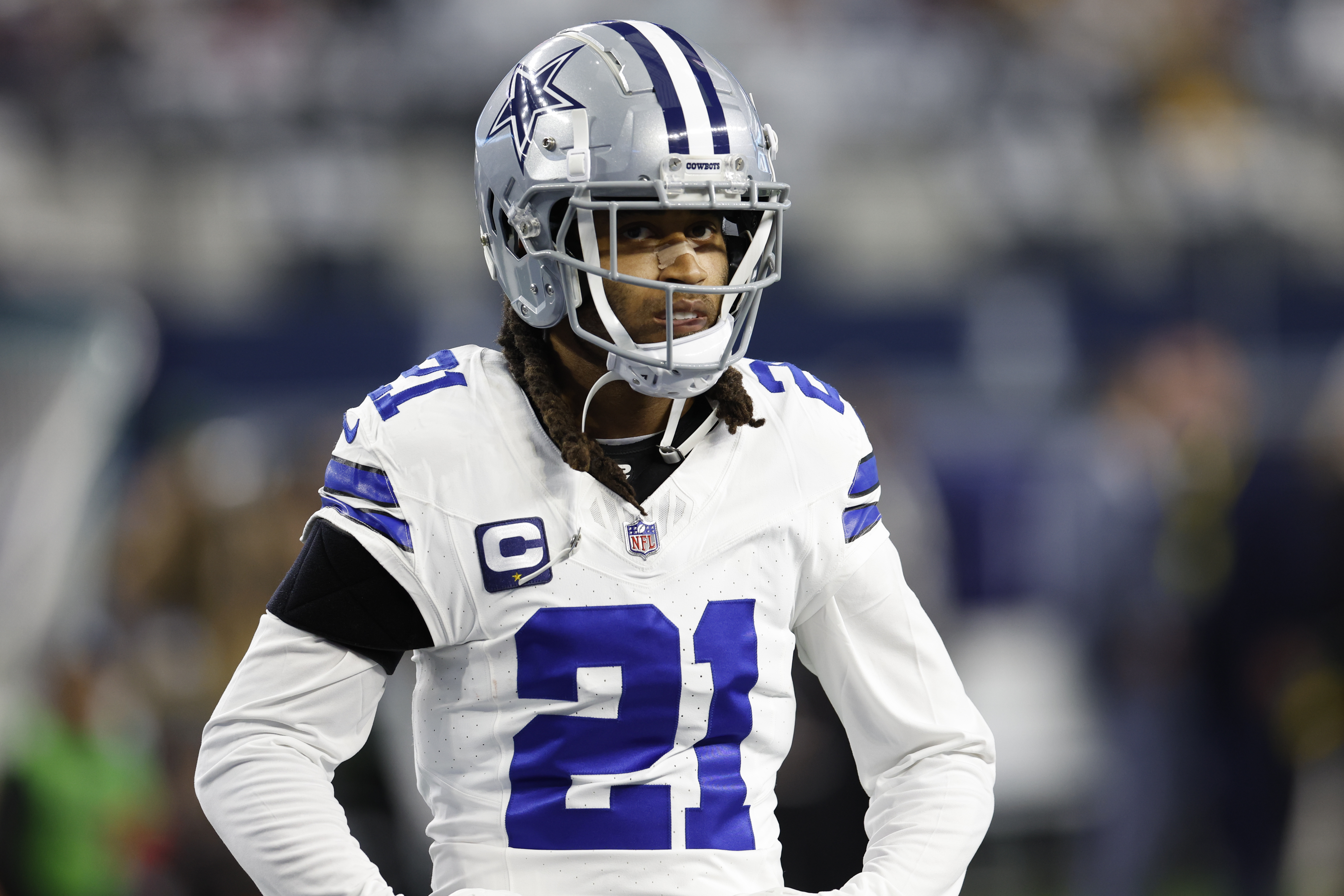 Pro Bowl cornerback Stephon Gilmore visits the Vikings and leaves without a contract