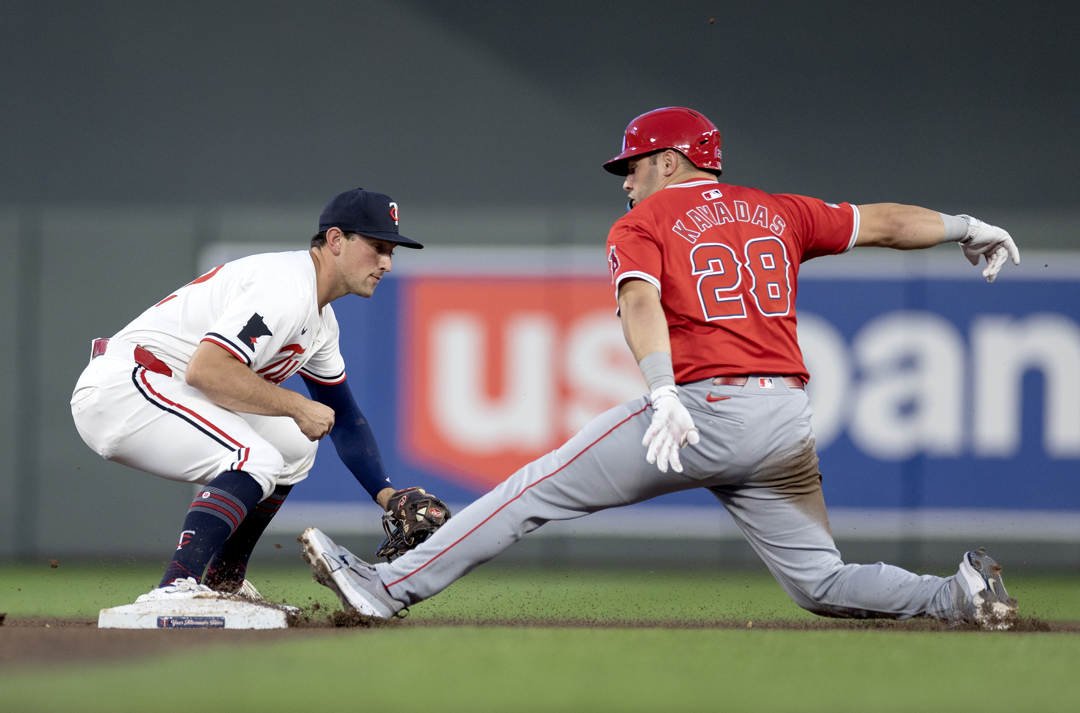 Twins lose to Angels 2-6, losing for the fourth time in a row