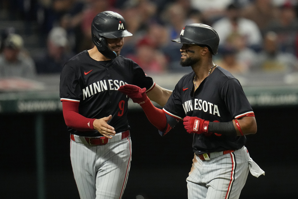 Willi Castro's two-run home run in the eighth inning helps the Twins to a decisive 4-1 victory over the Guardians