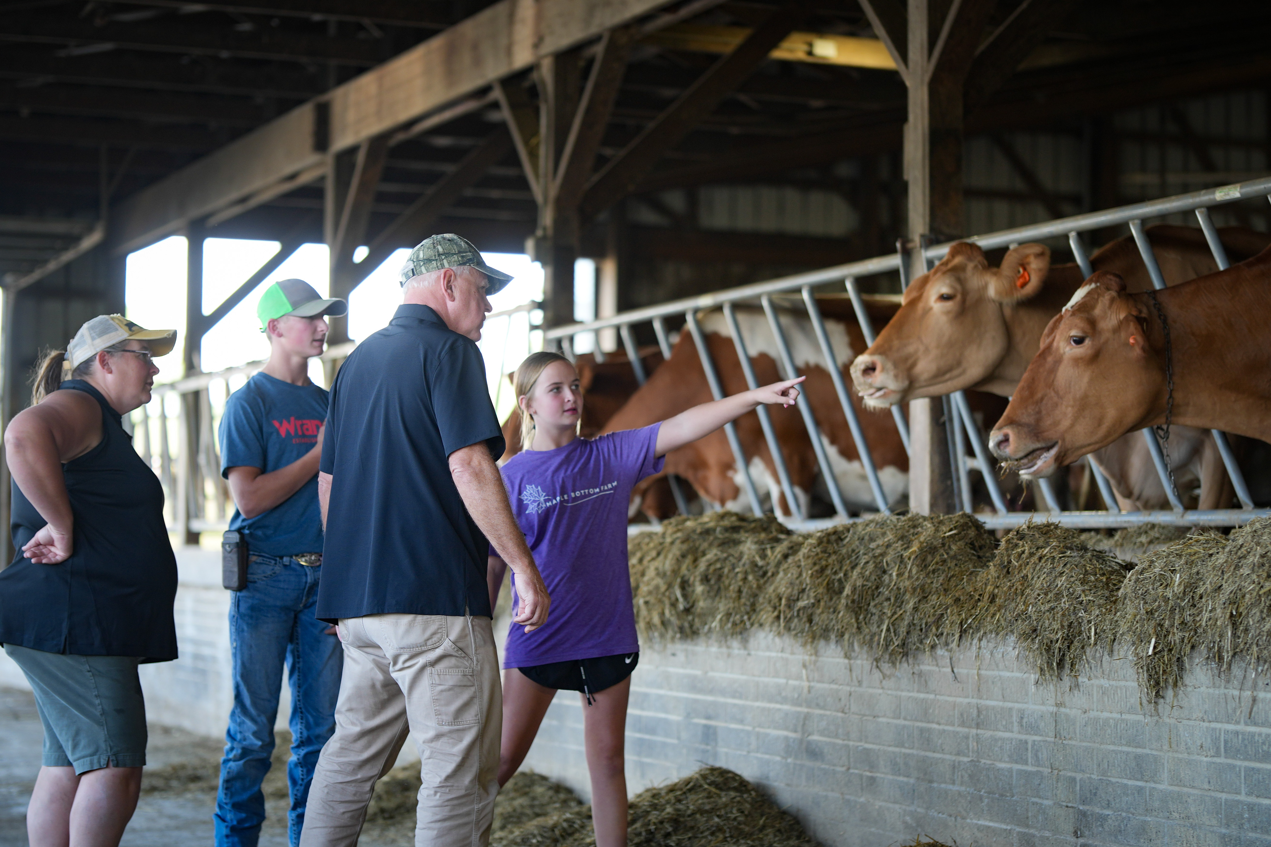 Walz flies solo in southern Pennsylvania, stopping at volunteer campaign office, orchard and farm