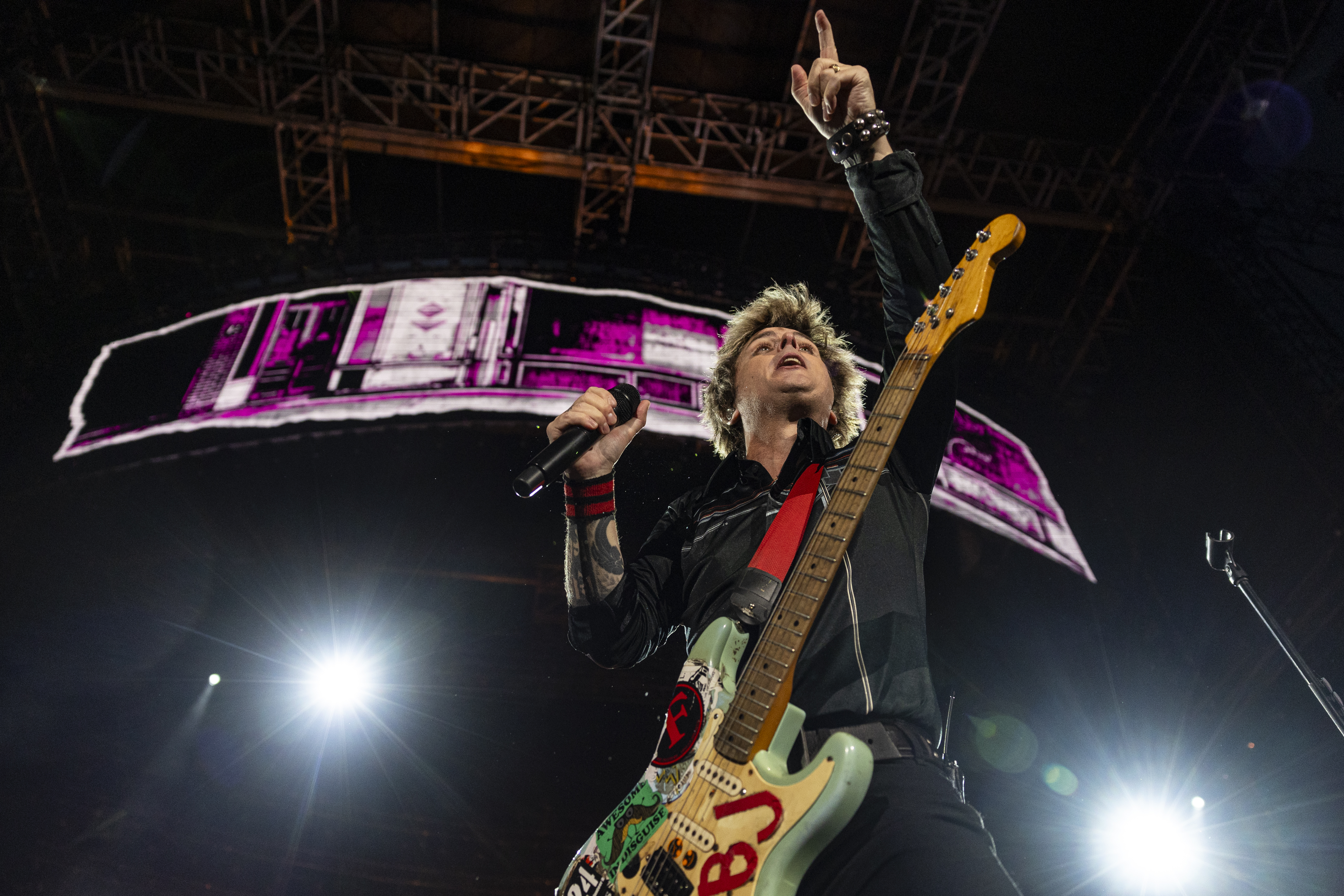 Green Day and Smashing Pumpkins bring the fear of the 90s to the stadium