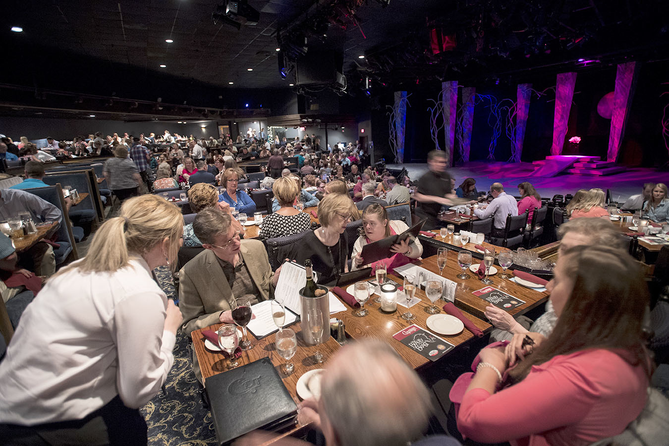 1,700 dinners a night: Show starts in kitchen at Chanhassen Dinner Theatres