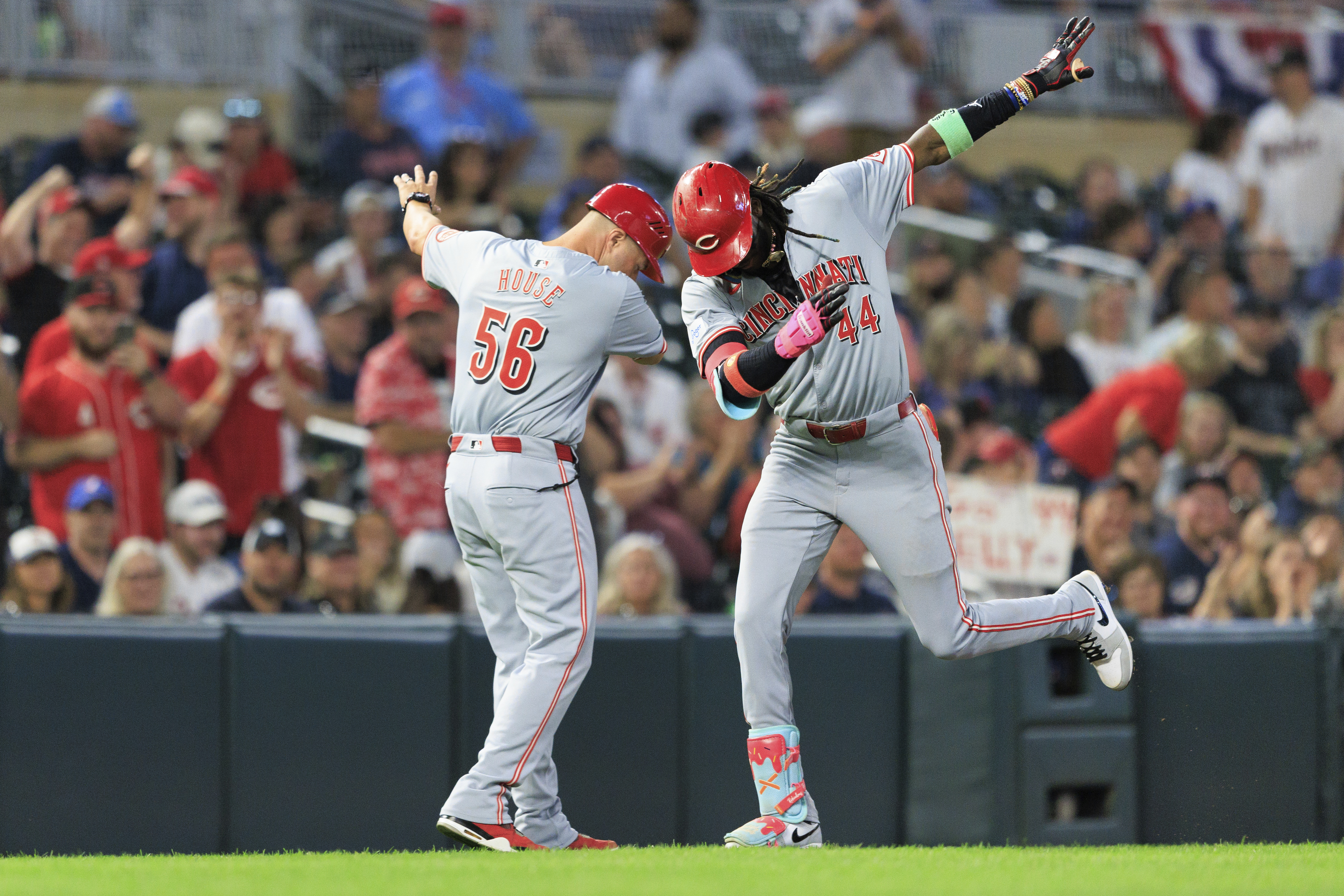 Elly De La Cruz defeats the Twins with a Grand Slam, the Reds win 8-4