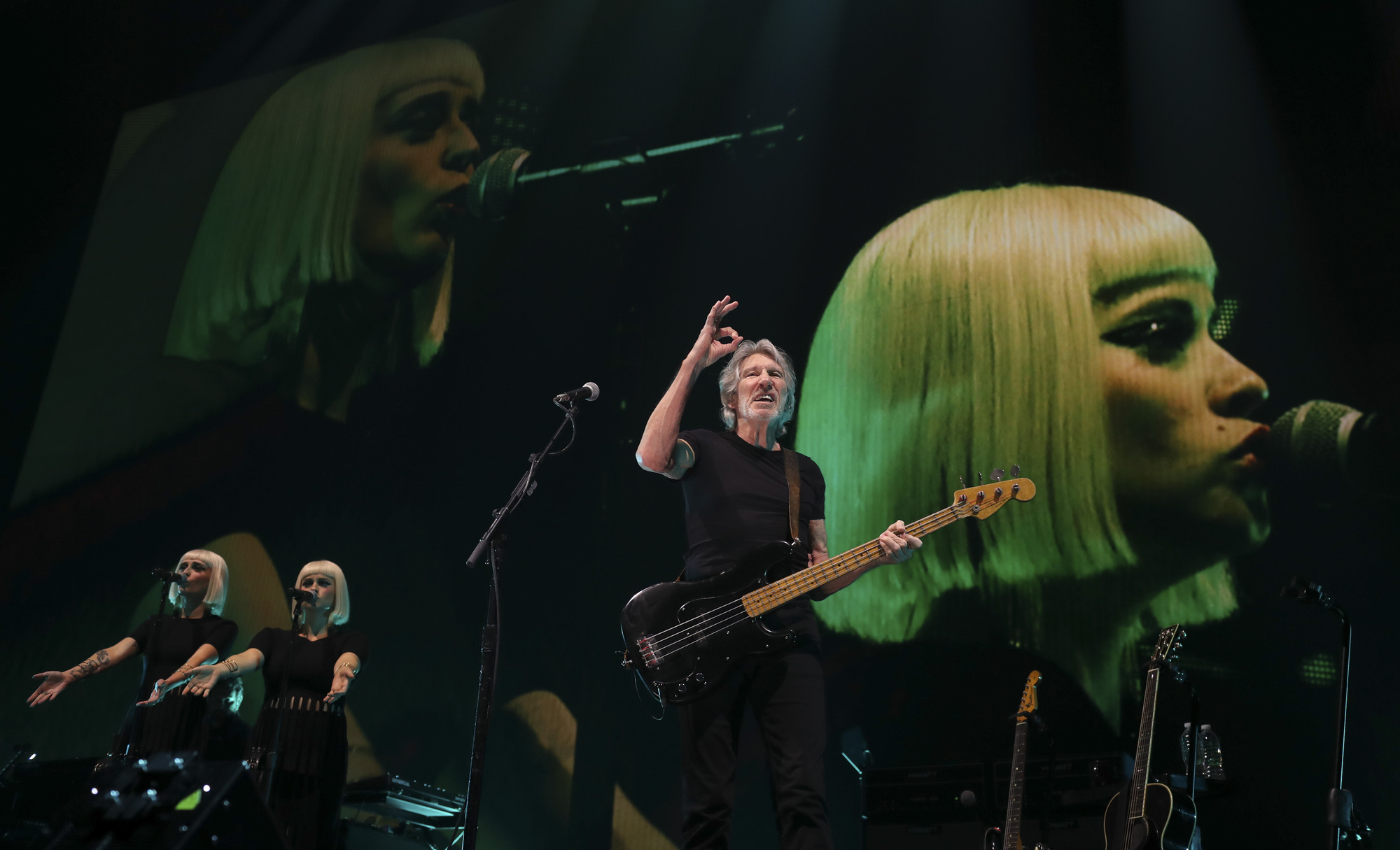 Roger Waters and his pig return to the X with a seething show