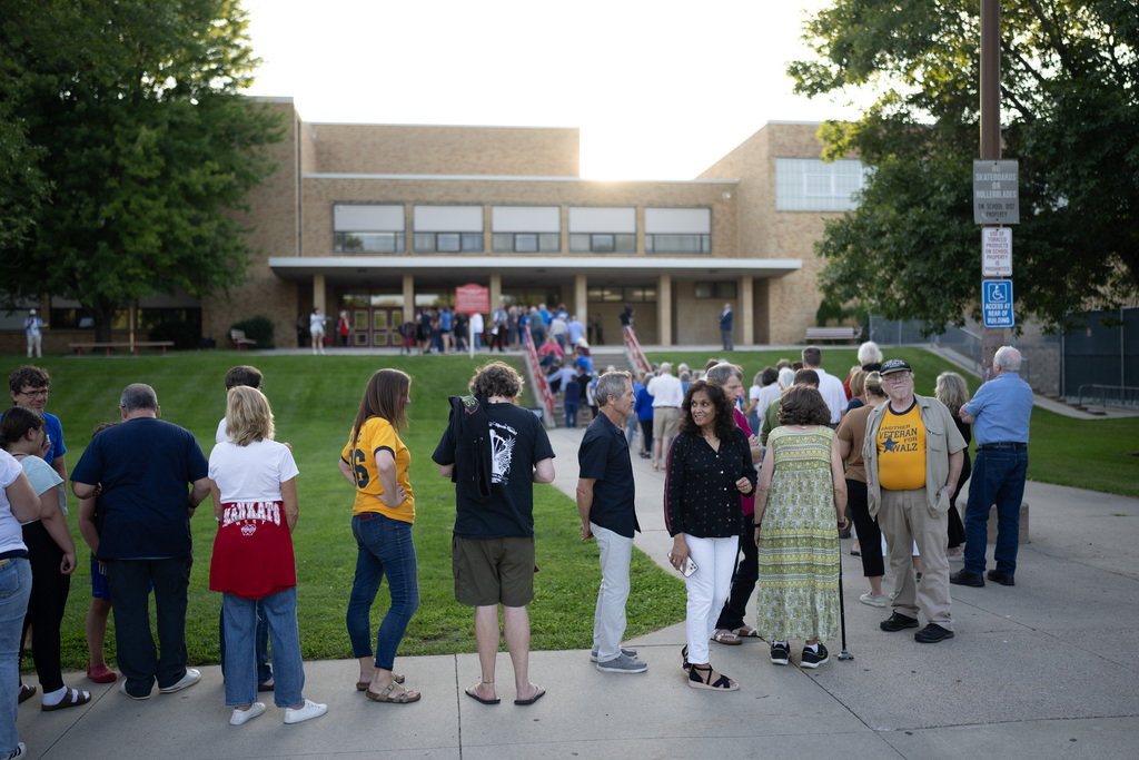 Hundreds attend watch party at Mankato West High School for Gov ...