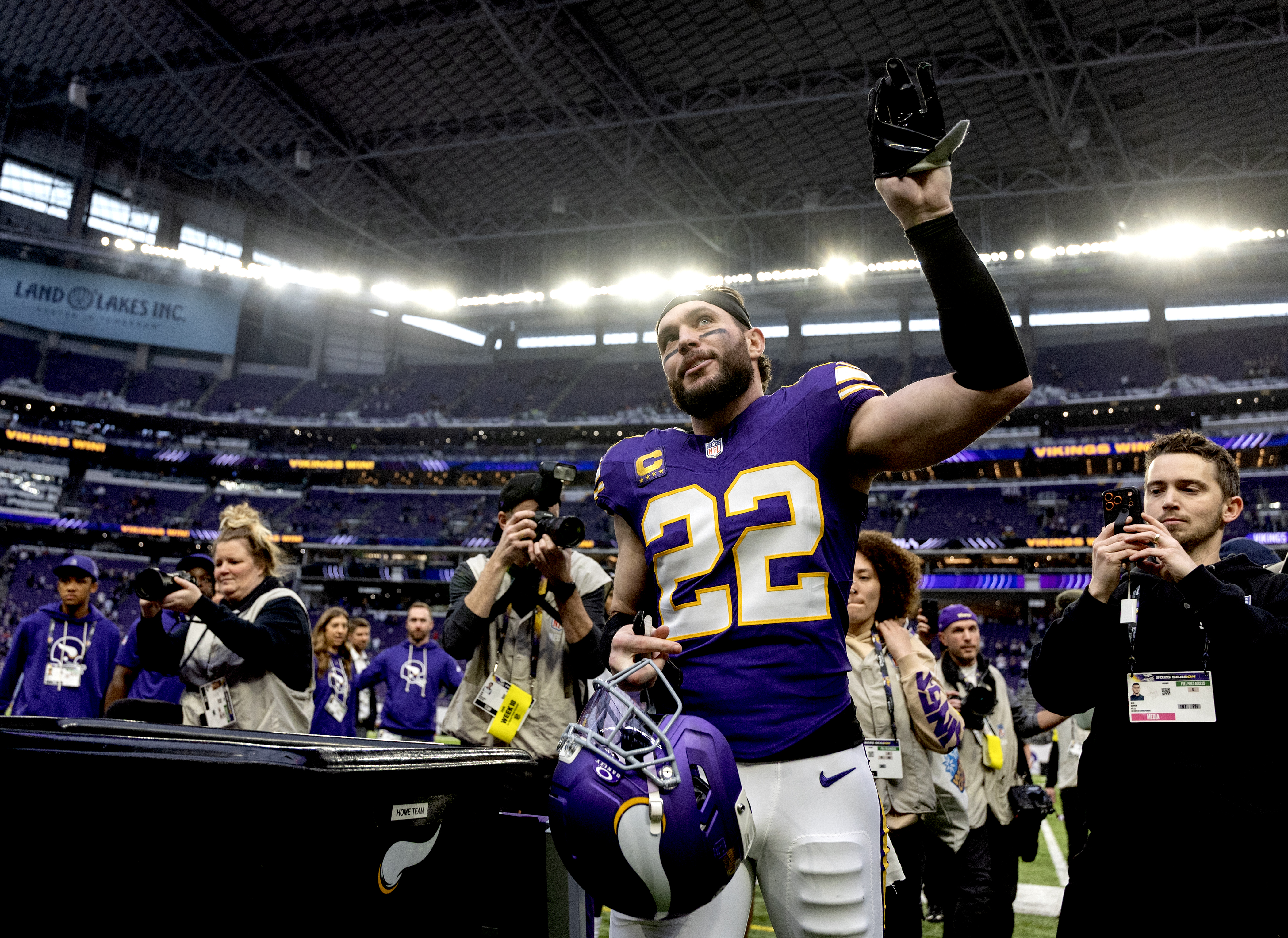 Vikings beat the Packers 16-3 to finish 9-8