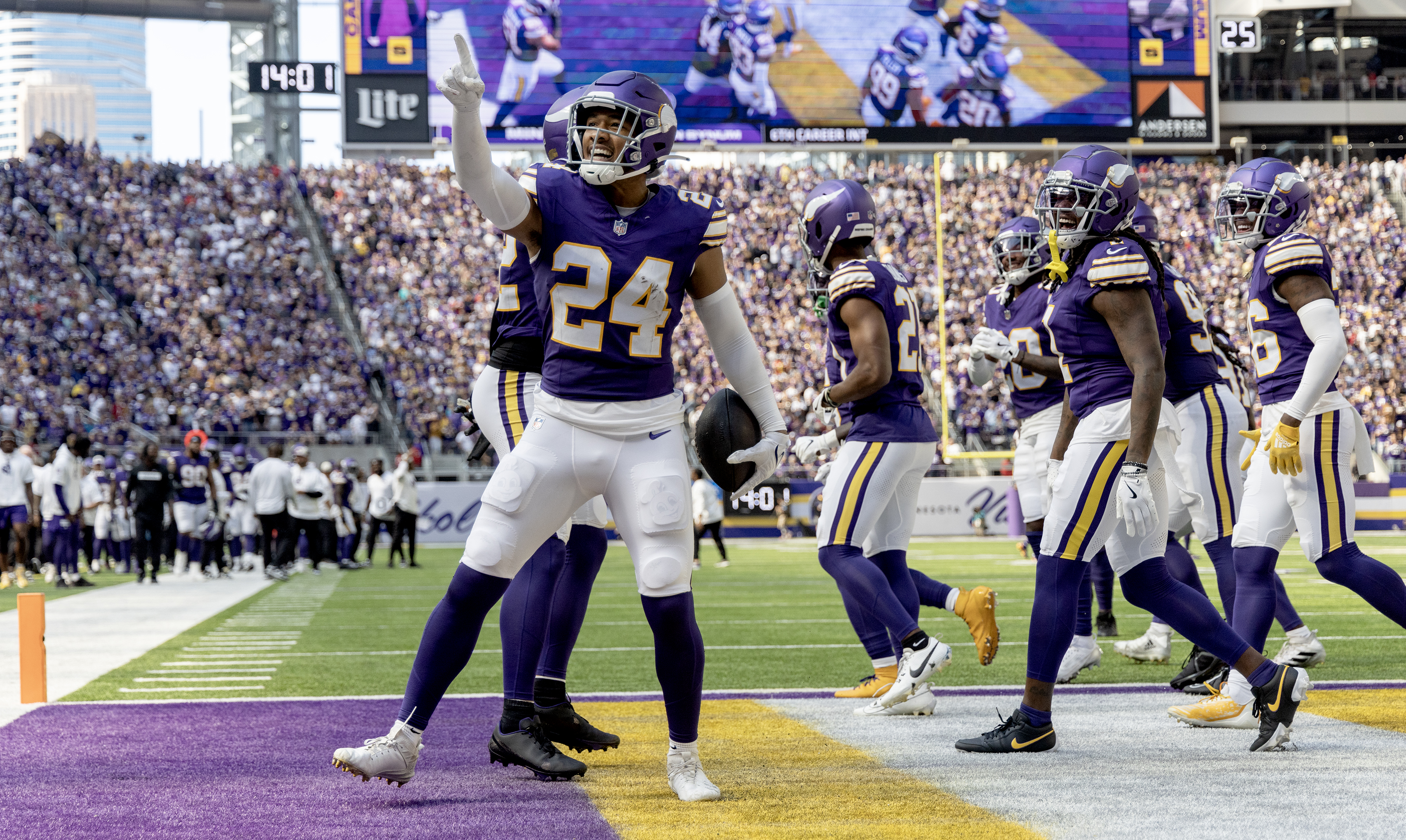 Vikings rout Texans 34-7 behind defense and Sam Darnold