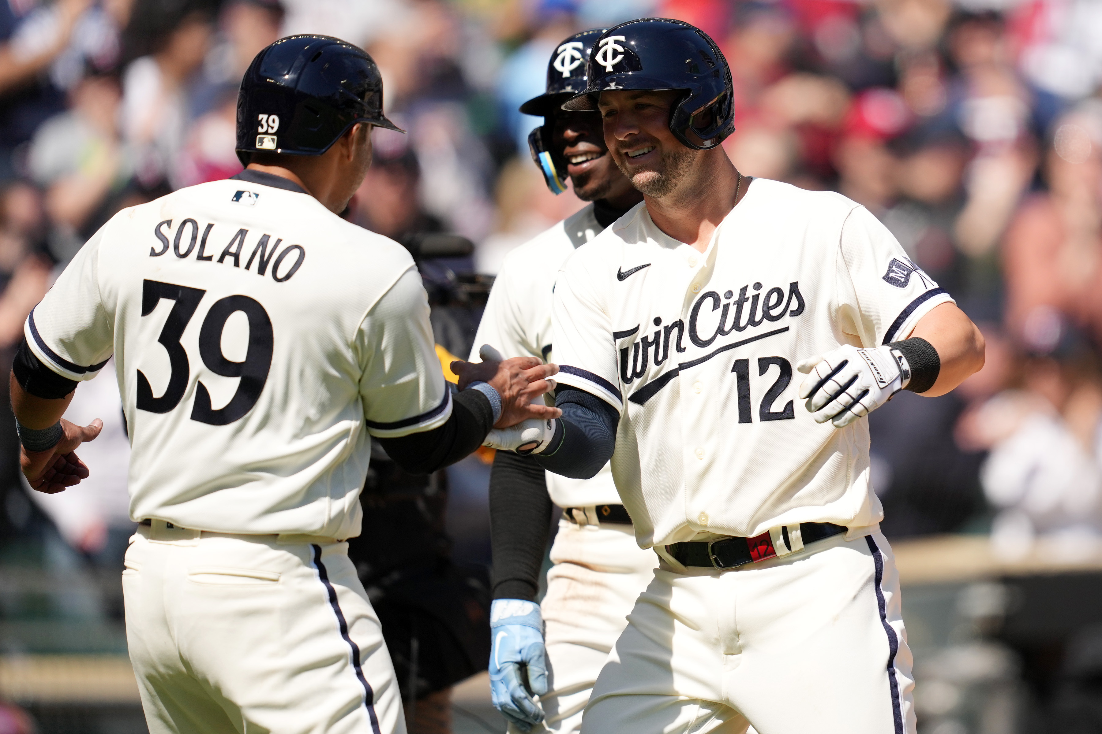 At non-tender deadline, Twins extend offers to all seven eligible players