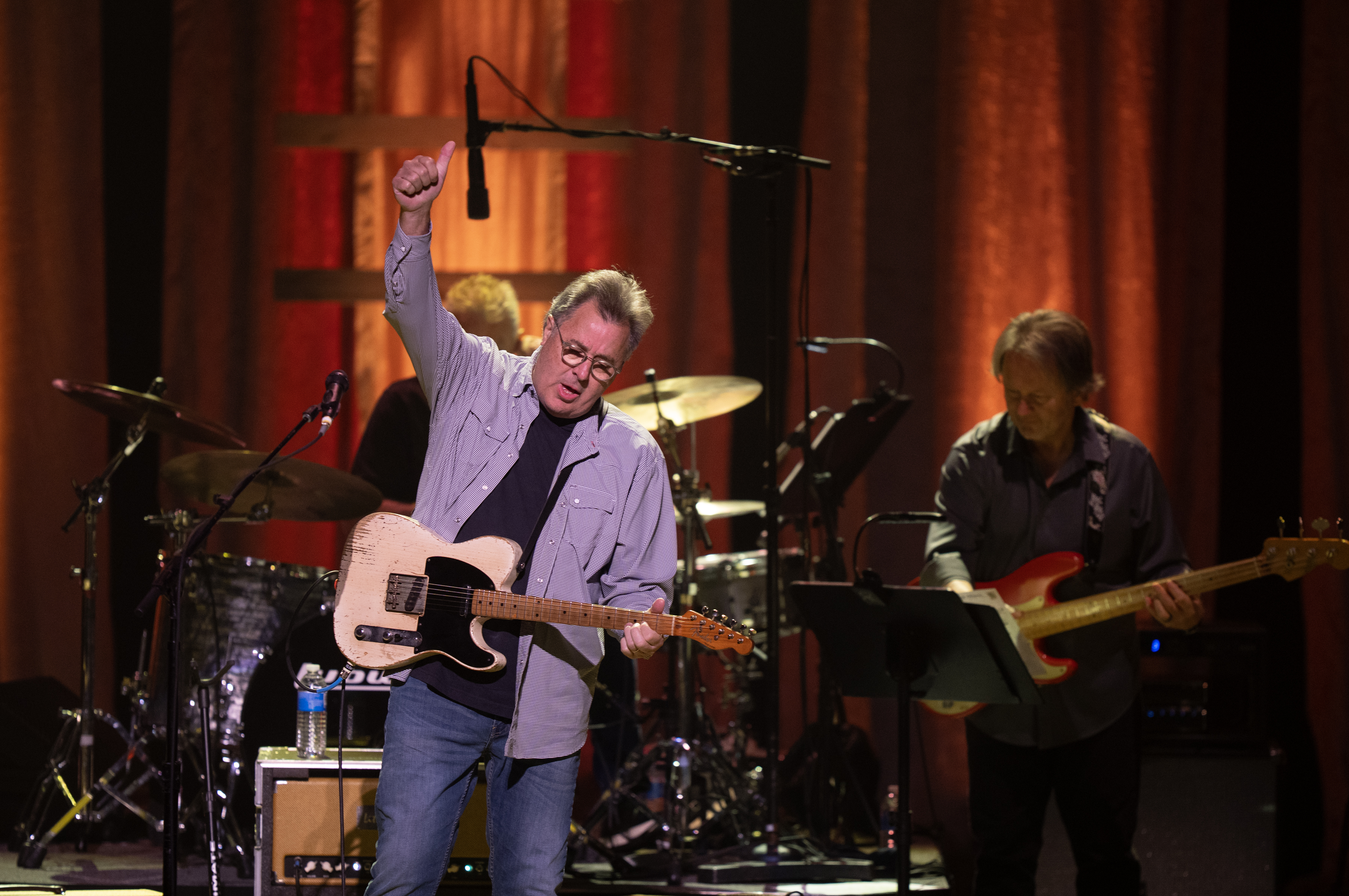 Vince Gill's Minneapolis marathon showcases hits, humor