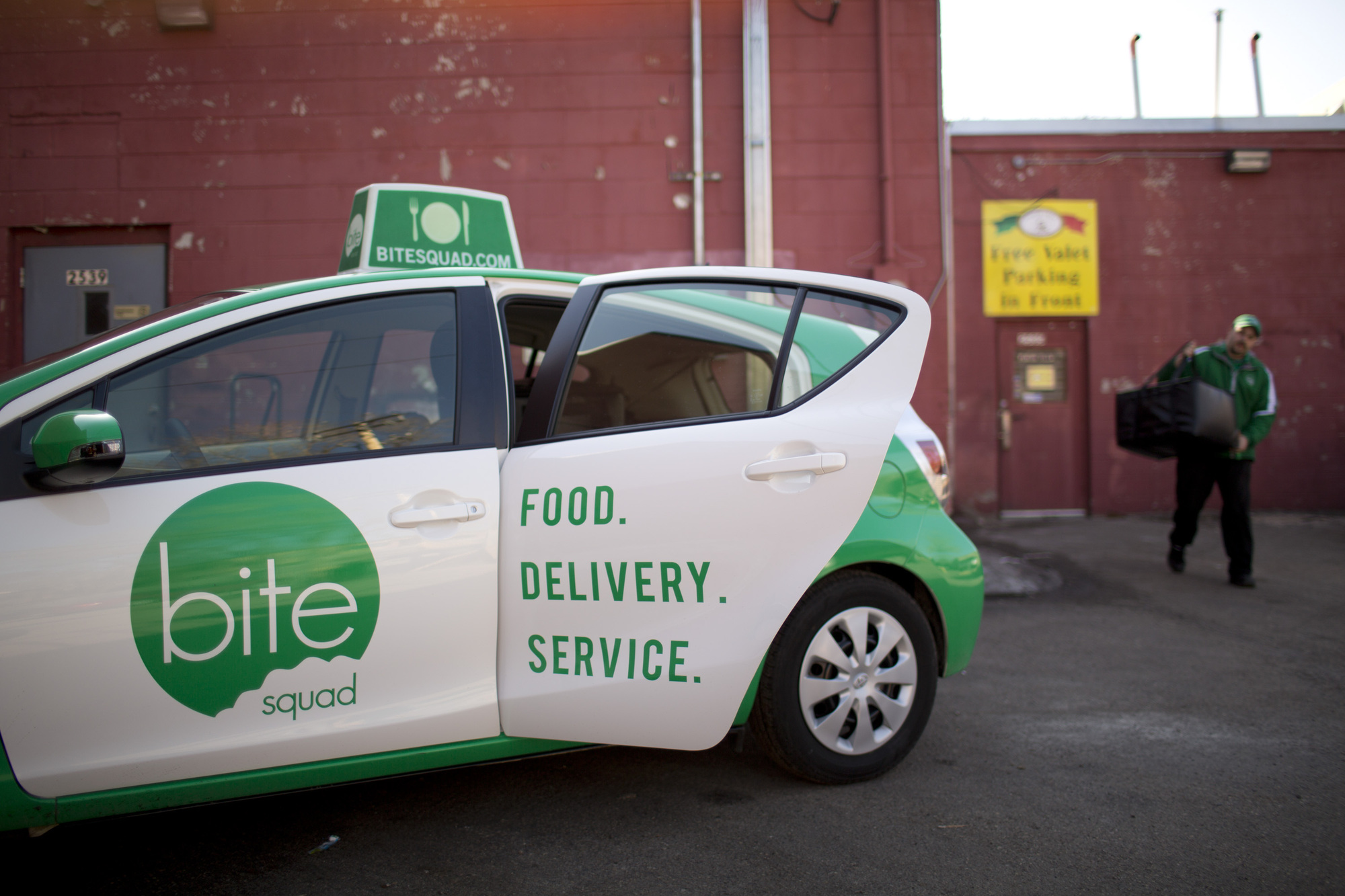 Food billionaire Fertitta buys Minneapolis-based Bite Squad for $321 ...