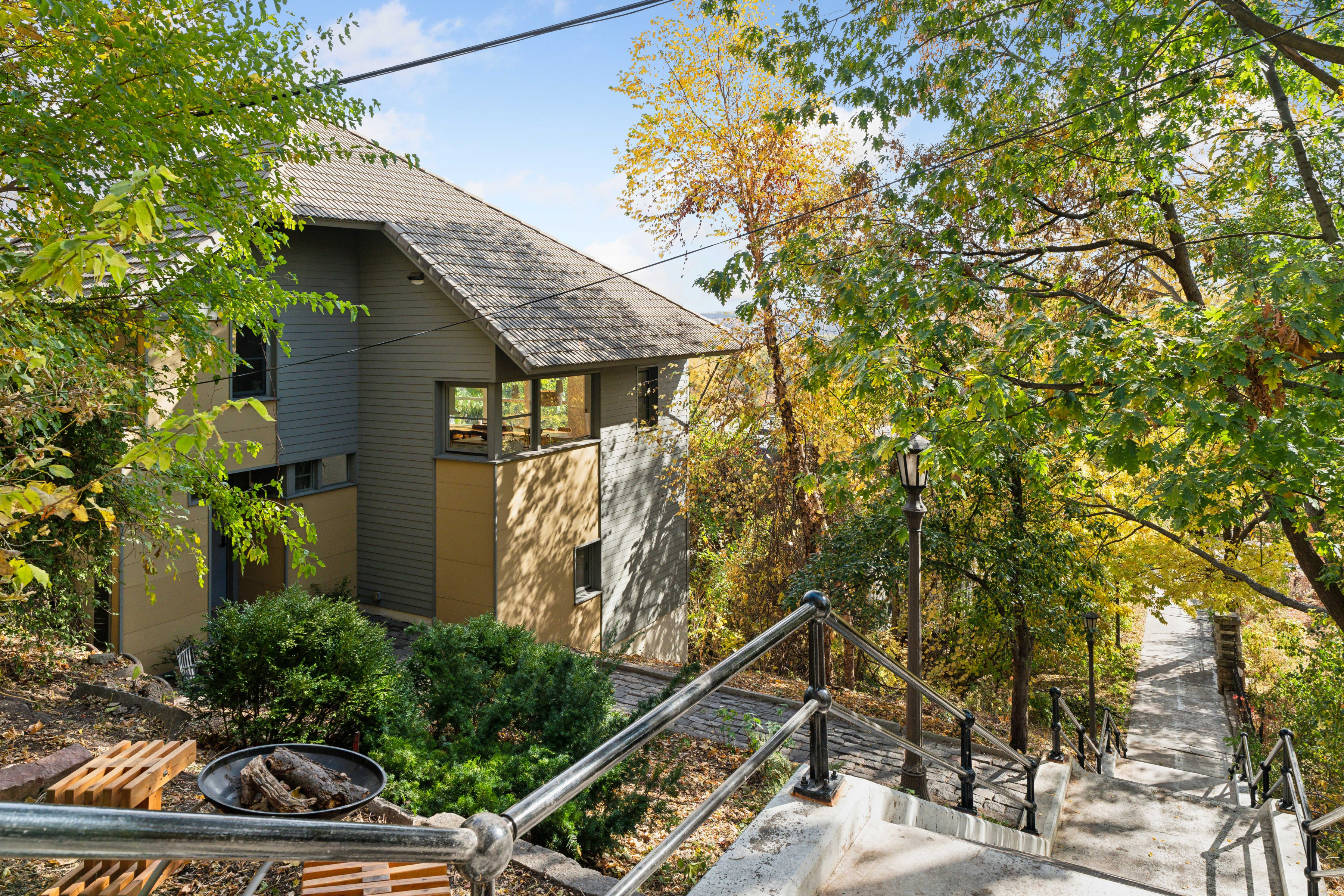 View-rich Summit Hill house built along 77-step stairway lists for